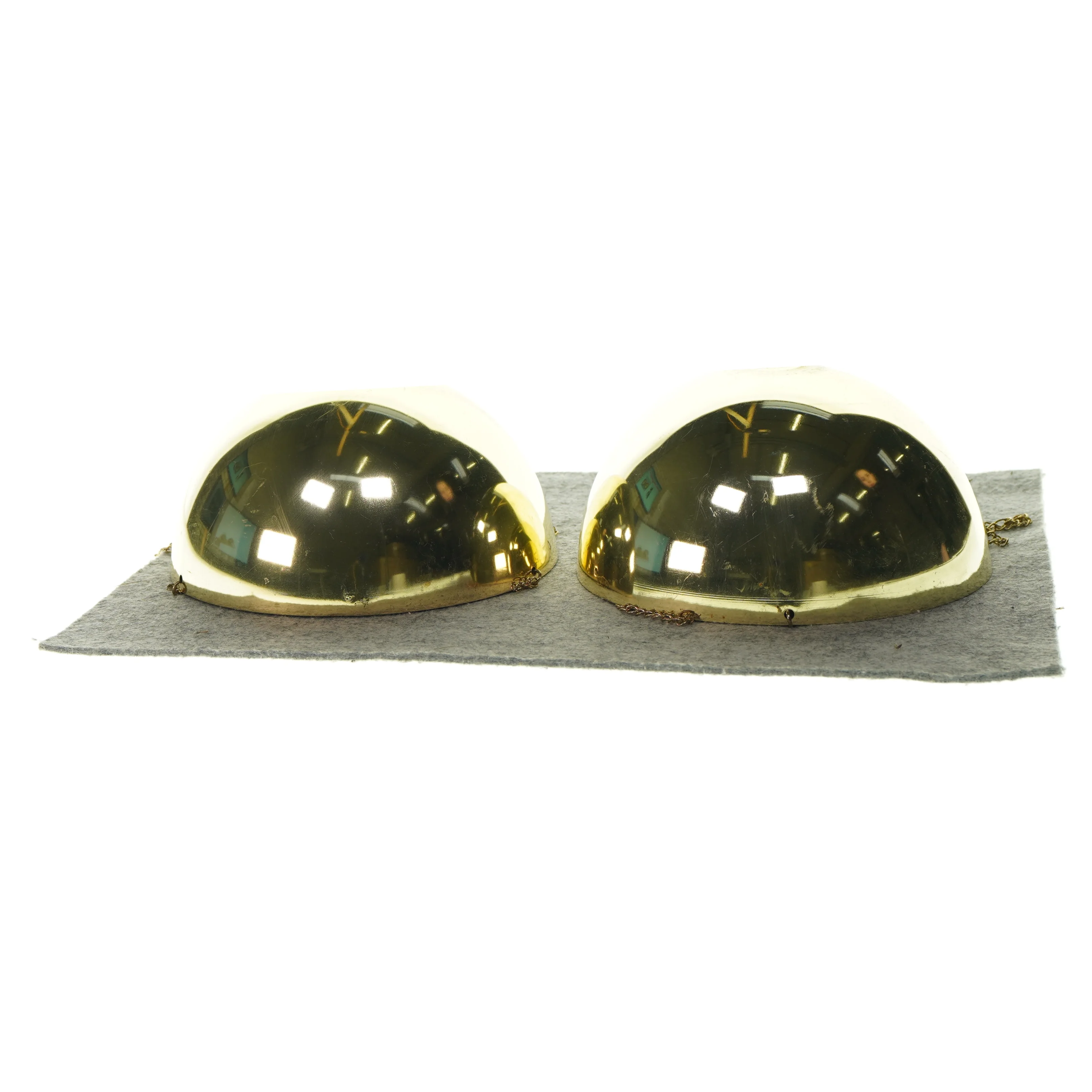 ampler i guldfarvet metal. Til ophængning (str. 10 x 20cm)