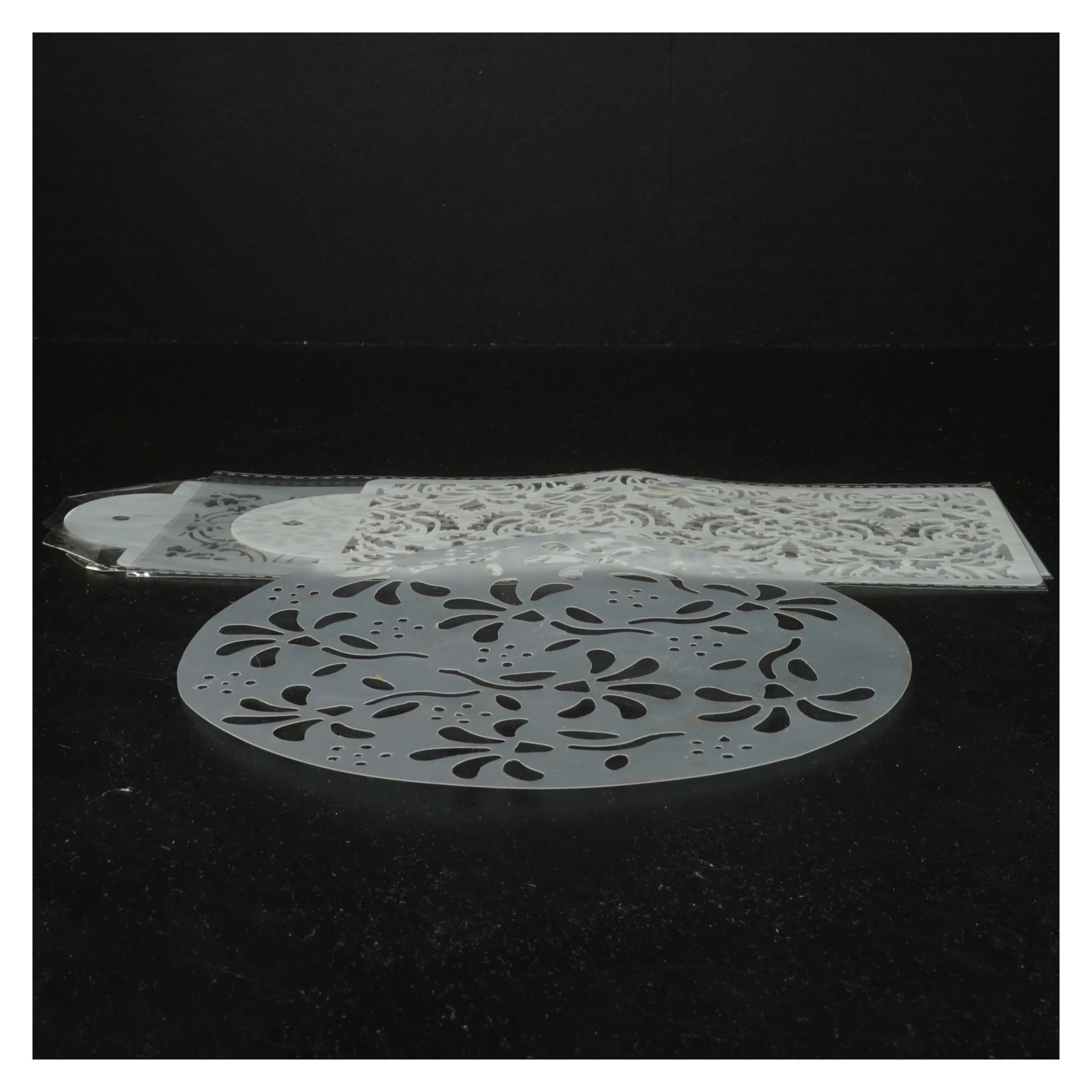 Dekorative skabeloner til pynt ing af kager , nye (str. 29x11,5 cm)