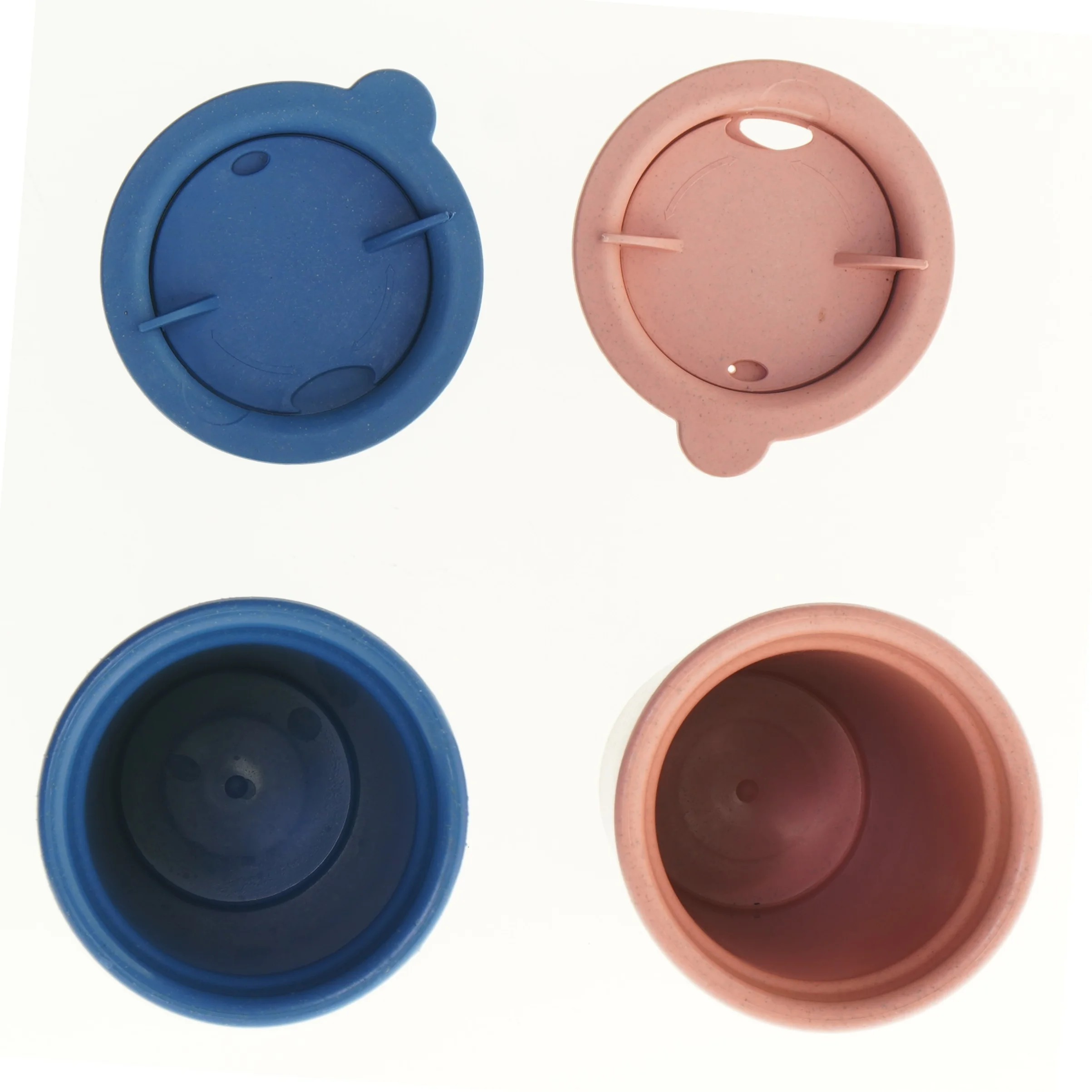 Kaffekrus i plastik med låg (str. 16 x 9 cm)