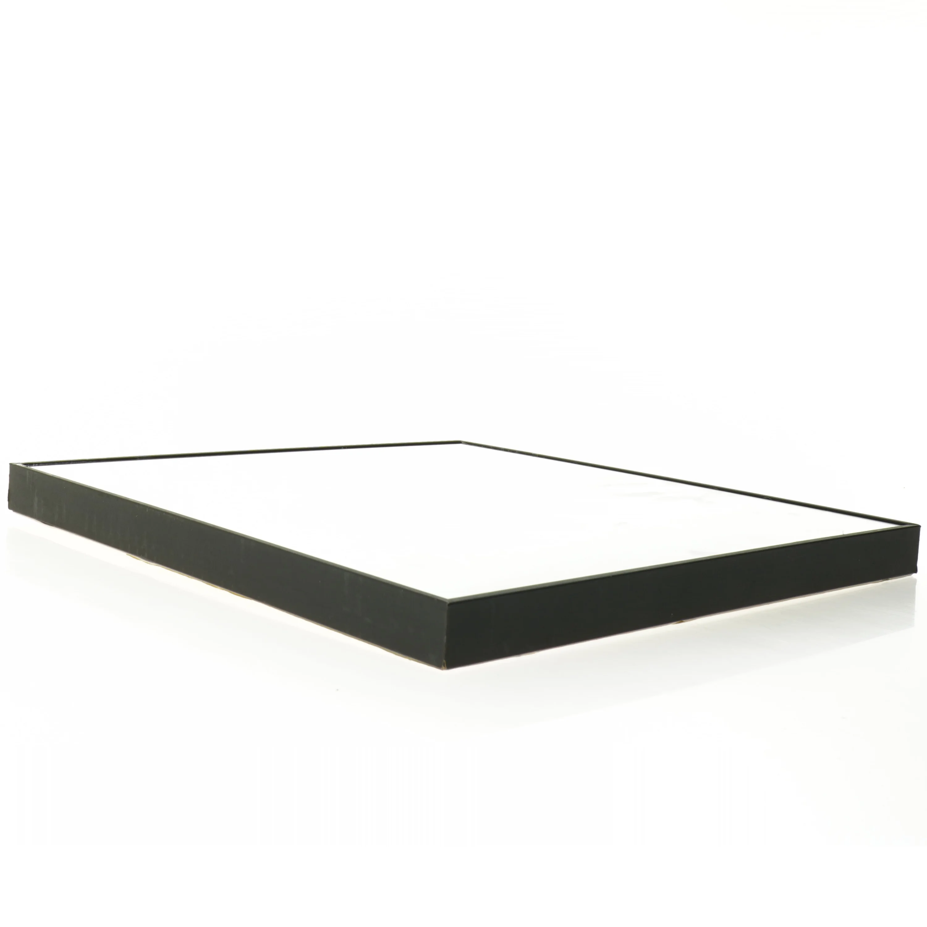 Kvadratisk spejl med sort kant  (str. 34 x 34 x 2,5 cm)