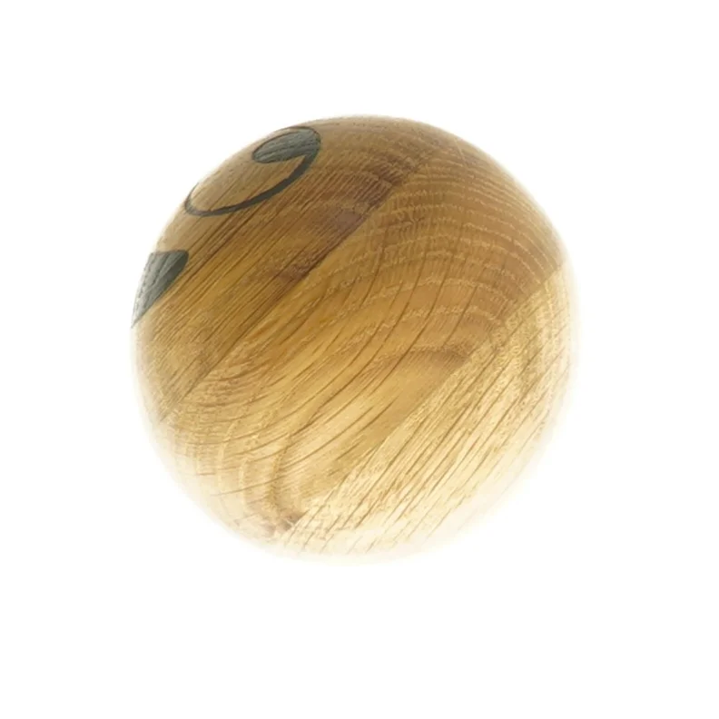 Træ kugle med smiley ansigt fra Spring Copenhagen (str. Ø 7 cm)