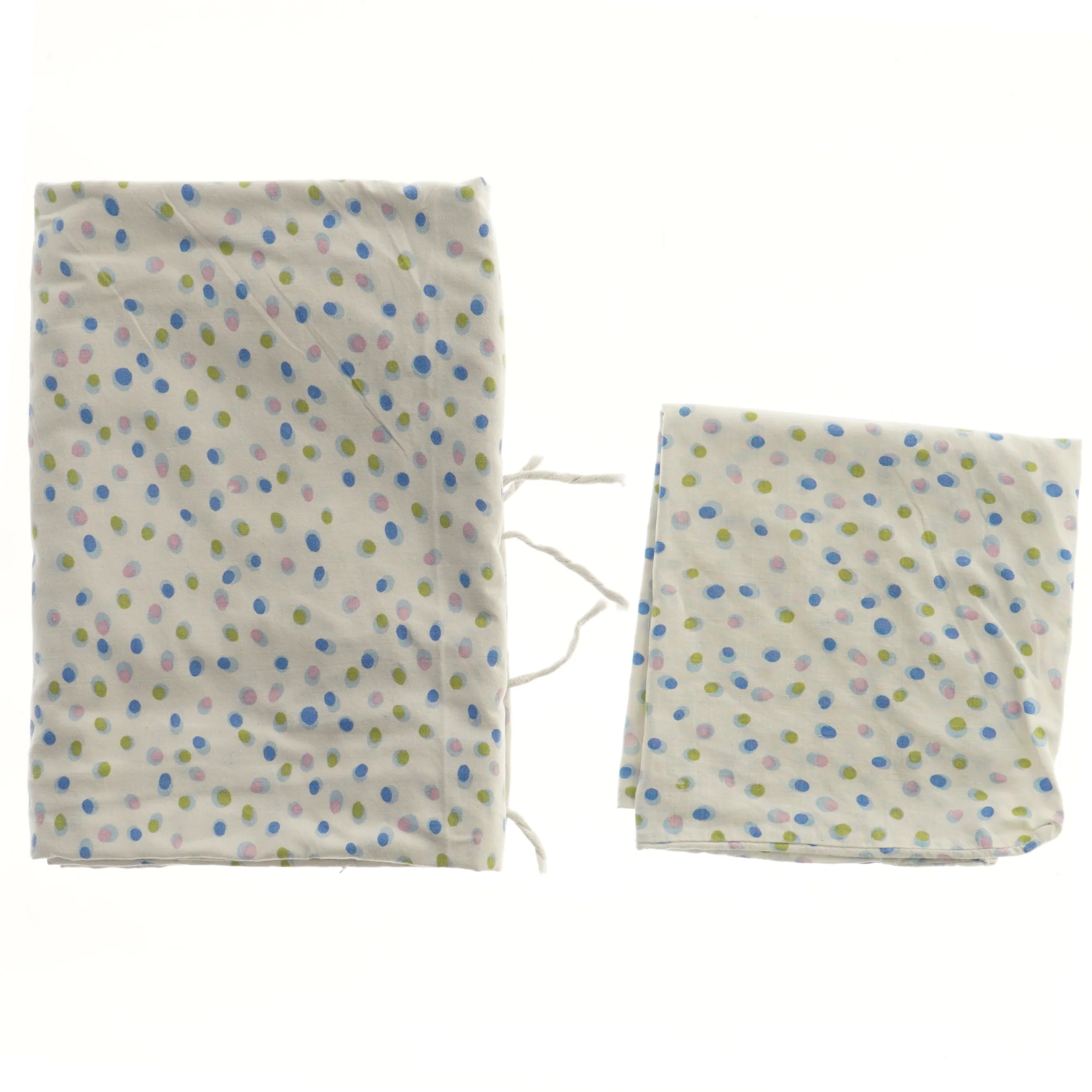 Prikket sengetøj (str. 40x38 & 90x132 cm)