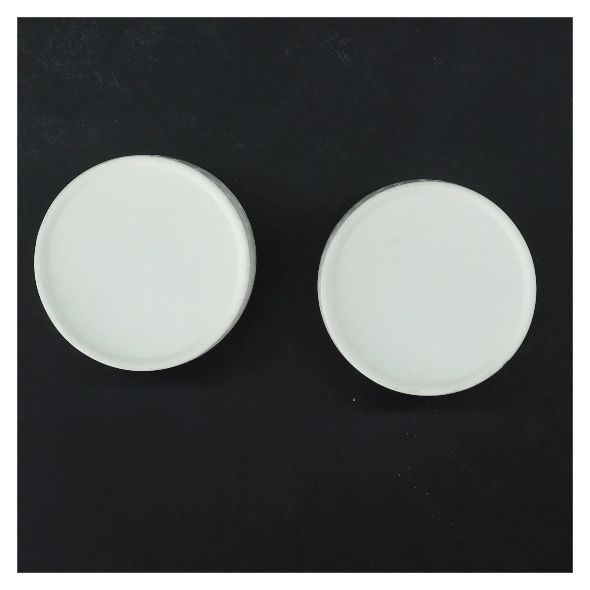 Hvide lyslygter i keramik (str. 2 stk Ø 8 cm)