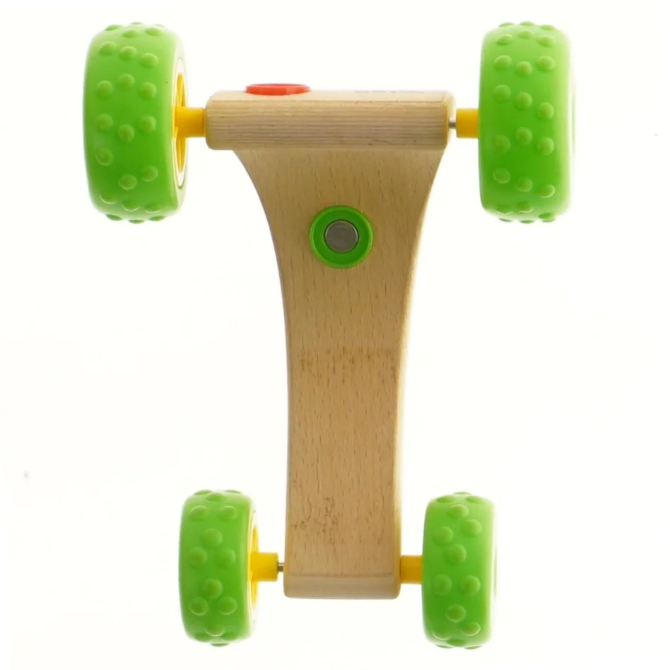 Trælegetøjsbil med grønne hjul fra Brio (str. 19x14 cm)