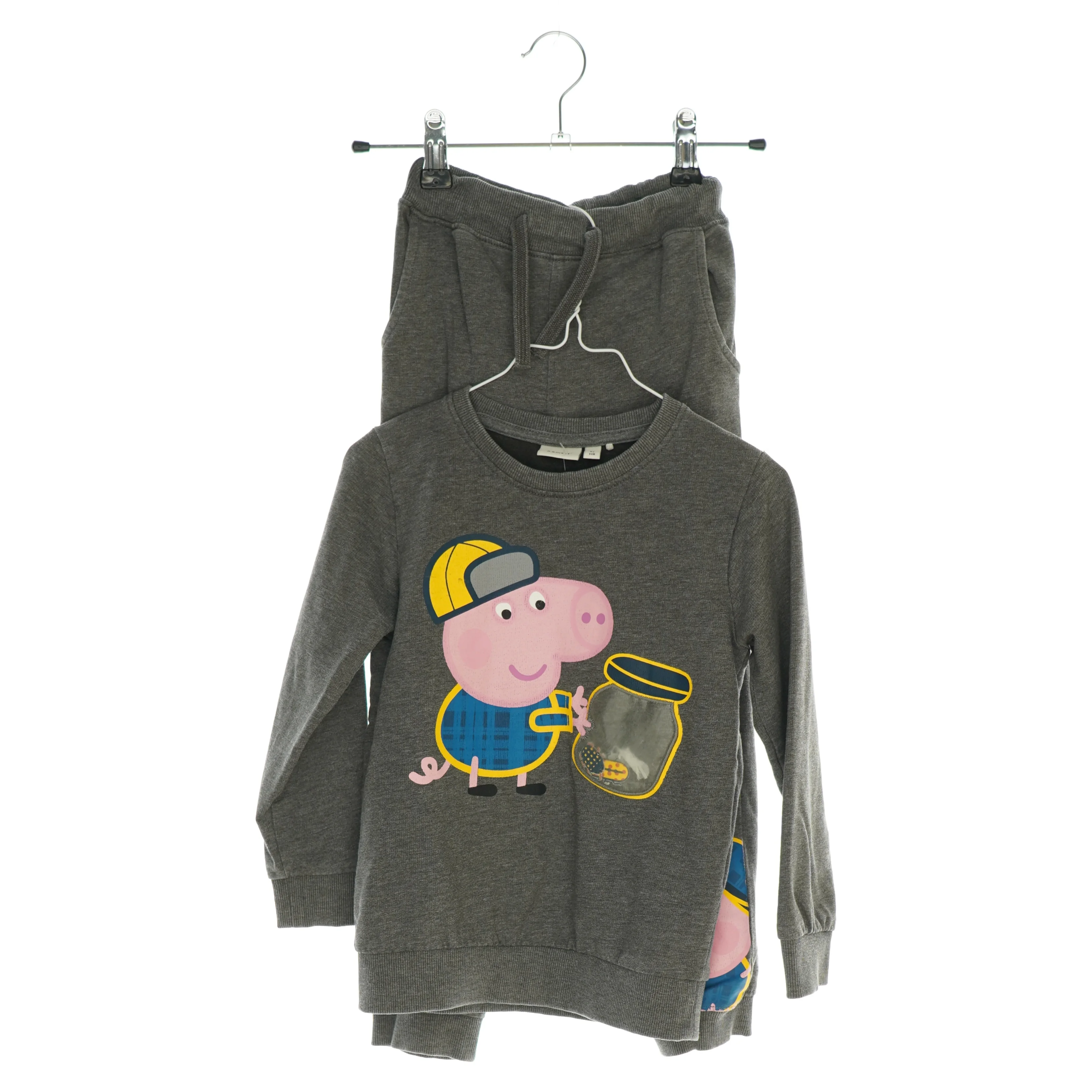 Hyggesæt fra Name It med bluse og bukser (str. 110)