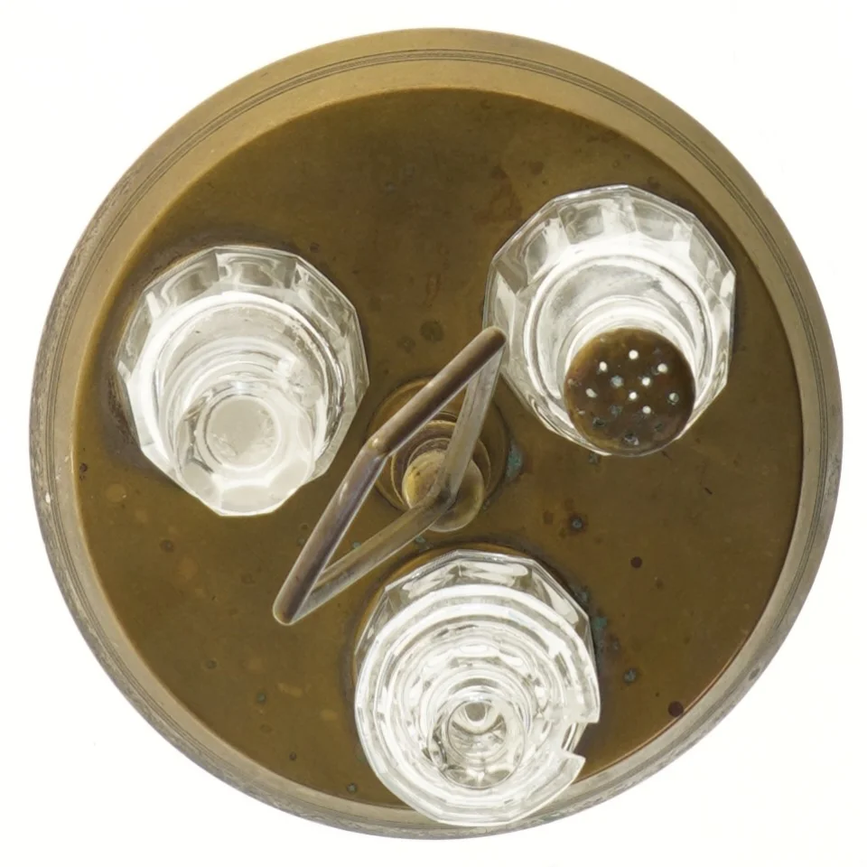 Antik karafelholder med glasflasker (str. 35 cm)