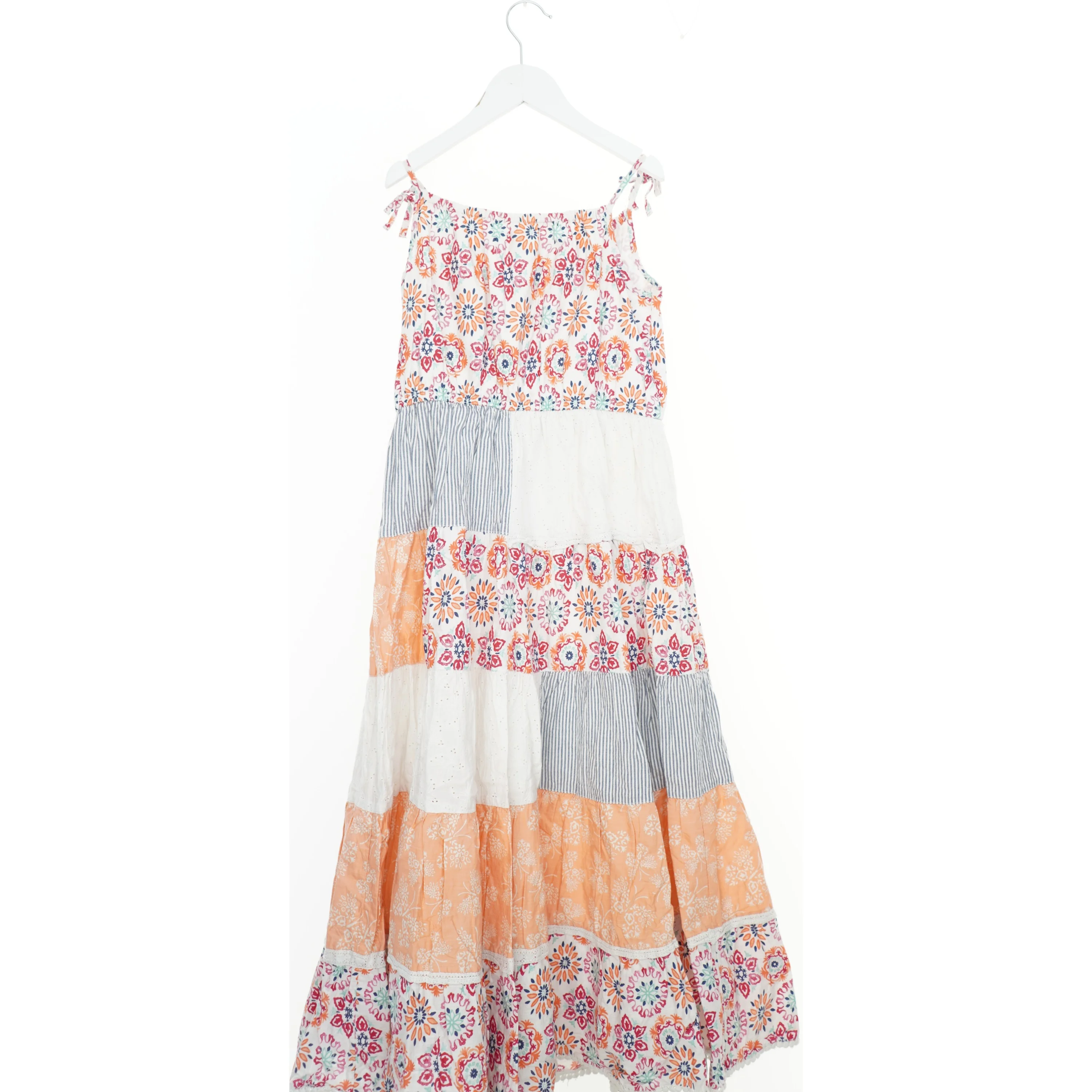 Ærmeløs kjole med mønstre (str. 164)