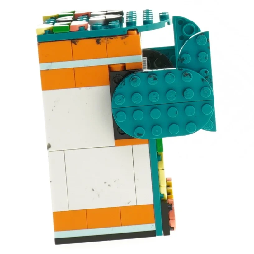 Farverig klodshus fra Lego (str. 10x6x6 cm)