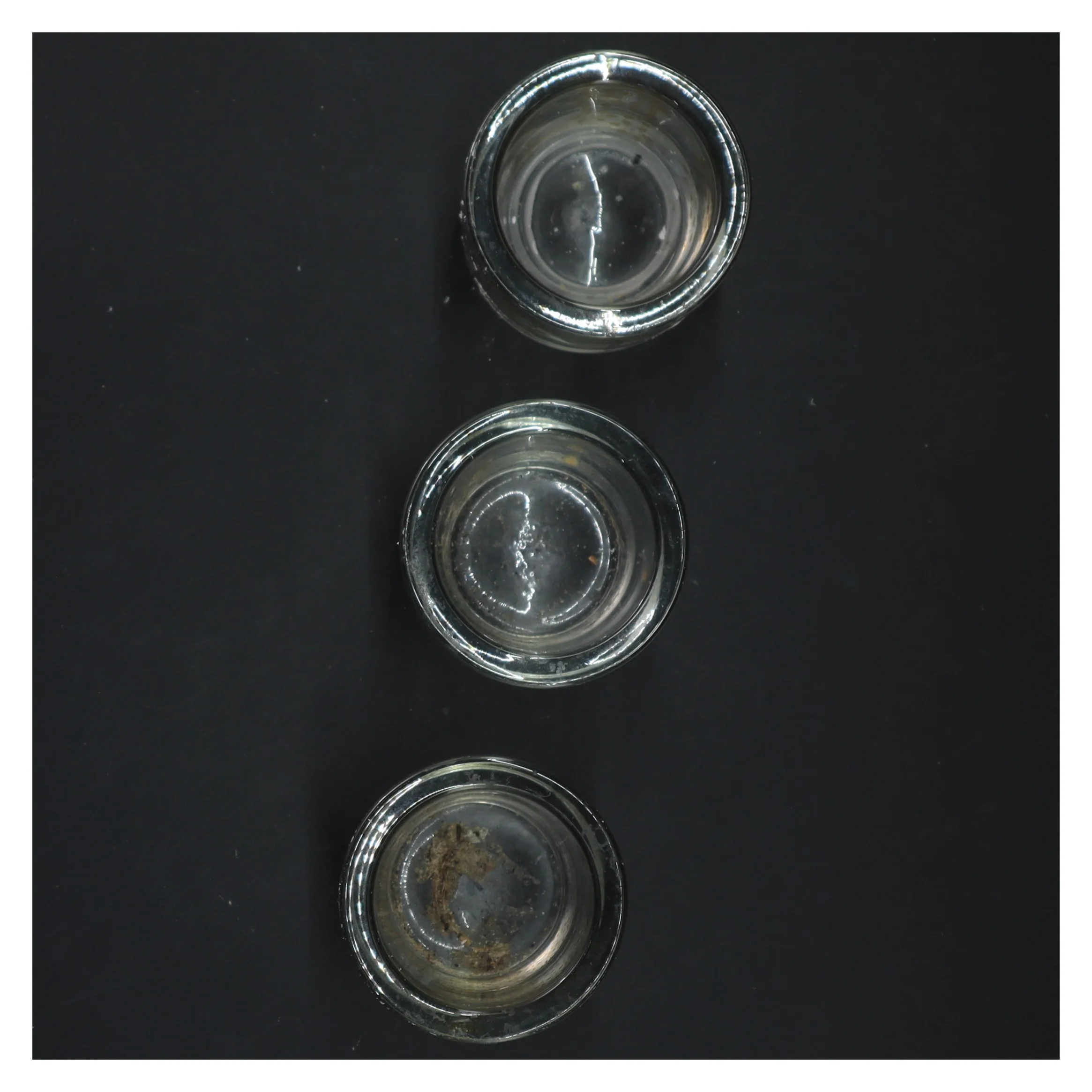 Sæt af tre fyrfadsstager i glas (str. Ø 6,5x6 cm)