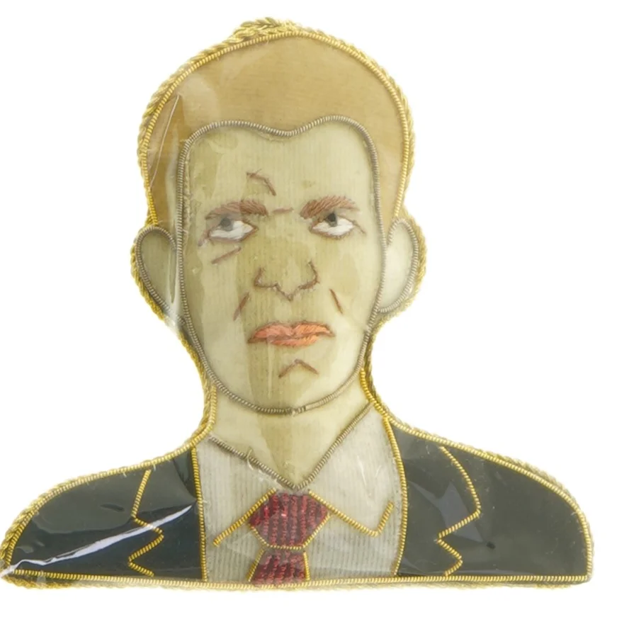 Trump i Broderet dekoration (str. 10x10,5 cm)