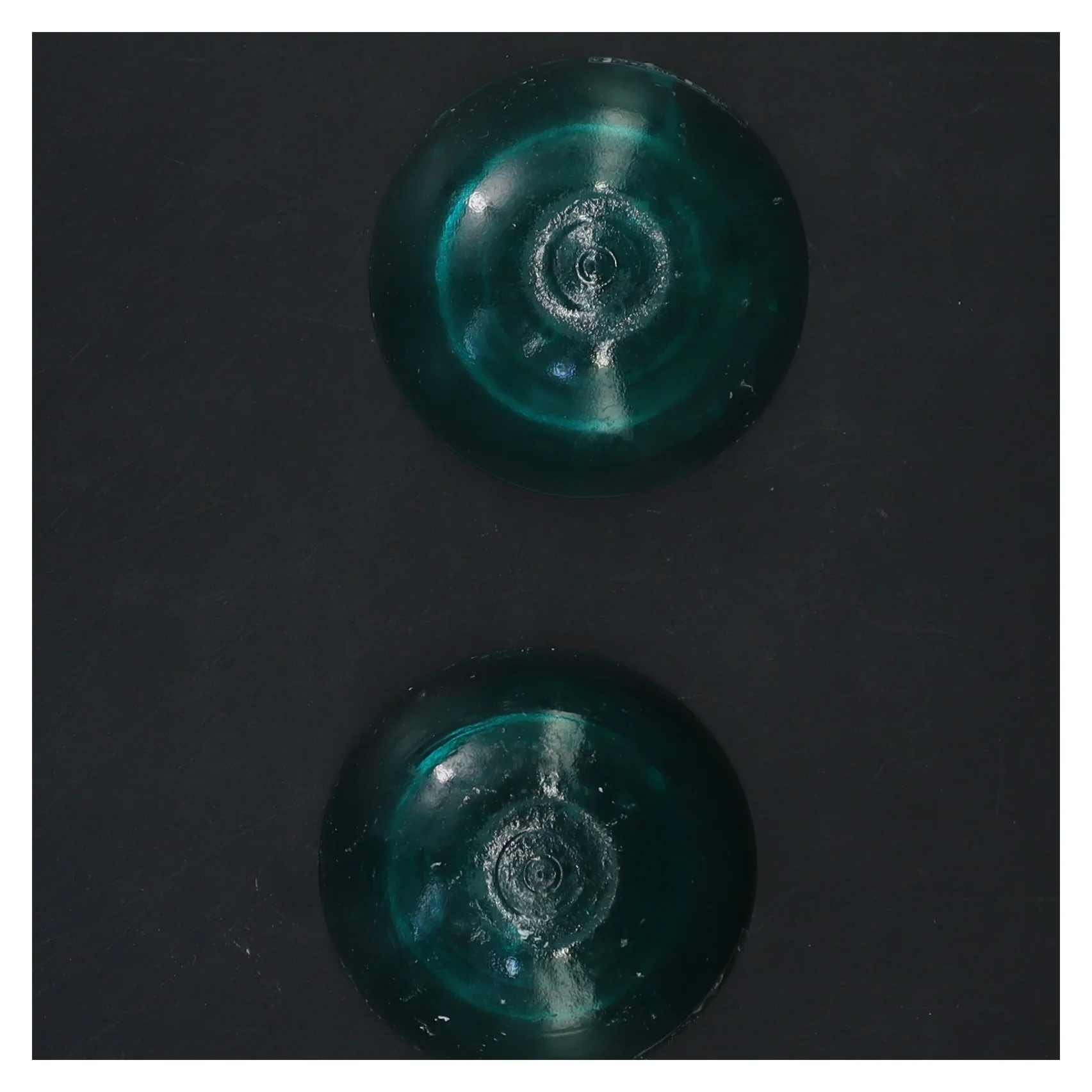 Grønne glaslysestager (str. 8x3 cm)