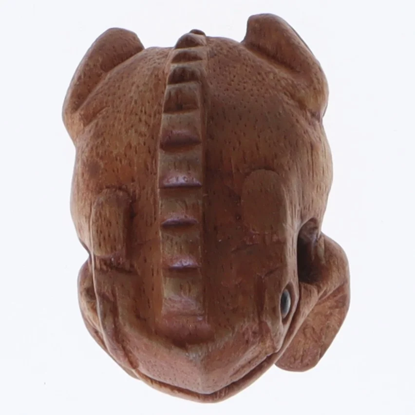 Håndskåret træfigur af frø (str. 5,5x4 cm)