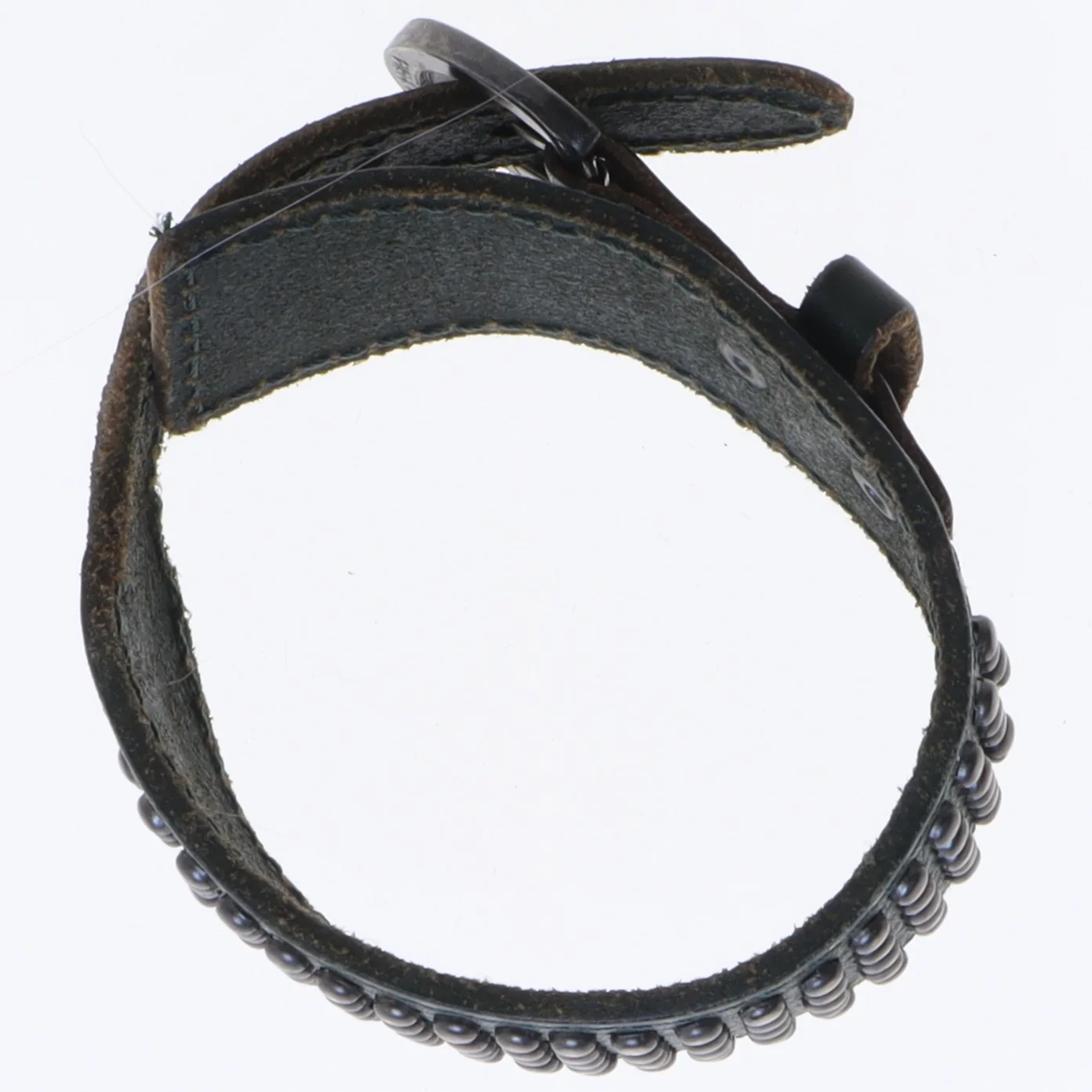 Læderarmbånd med nitter (str. Ø 9 cm)