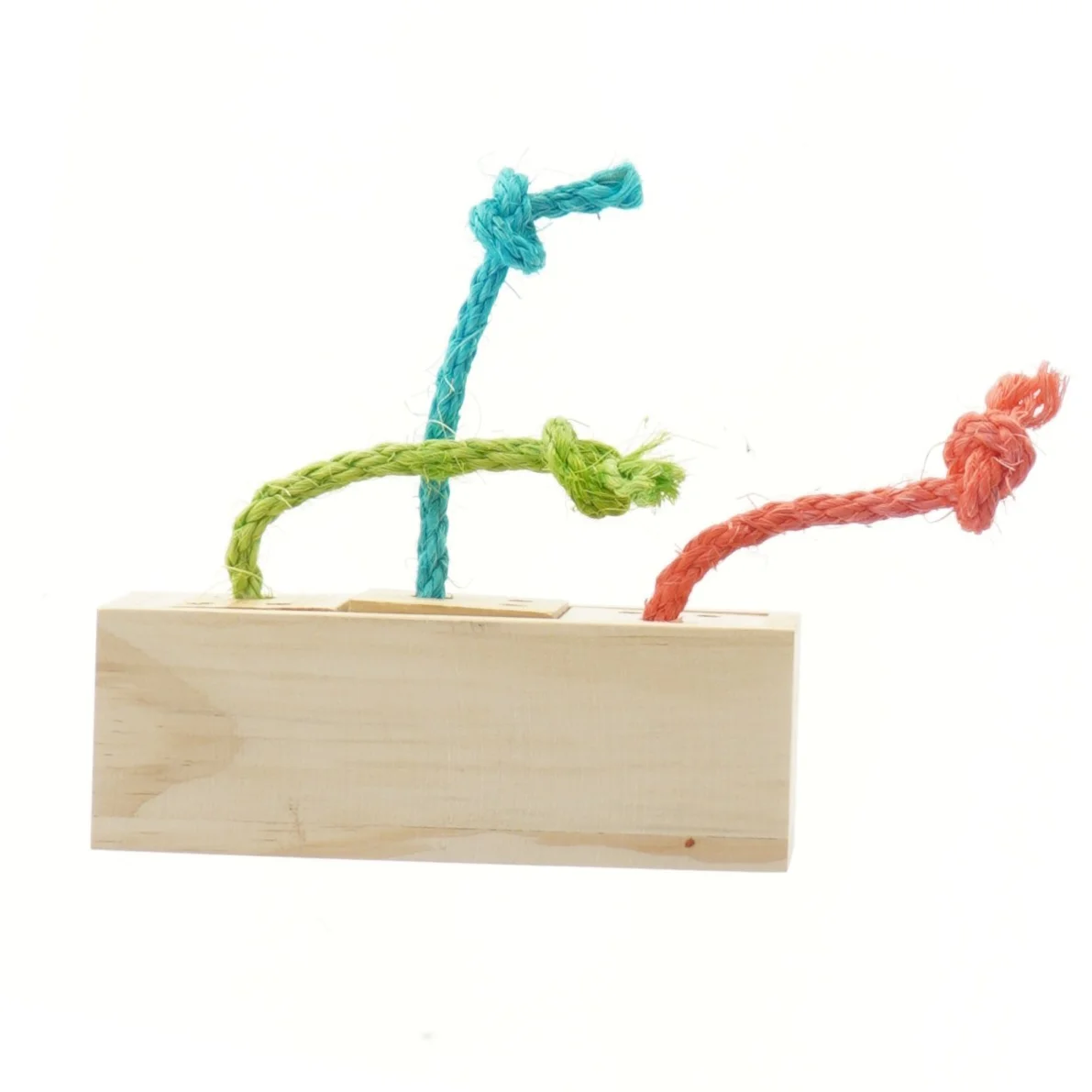 Trælegetøj med farvede snore (str. 15,5x6x5,5 cm)