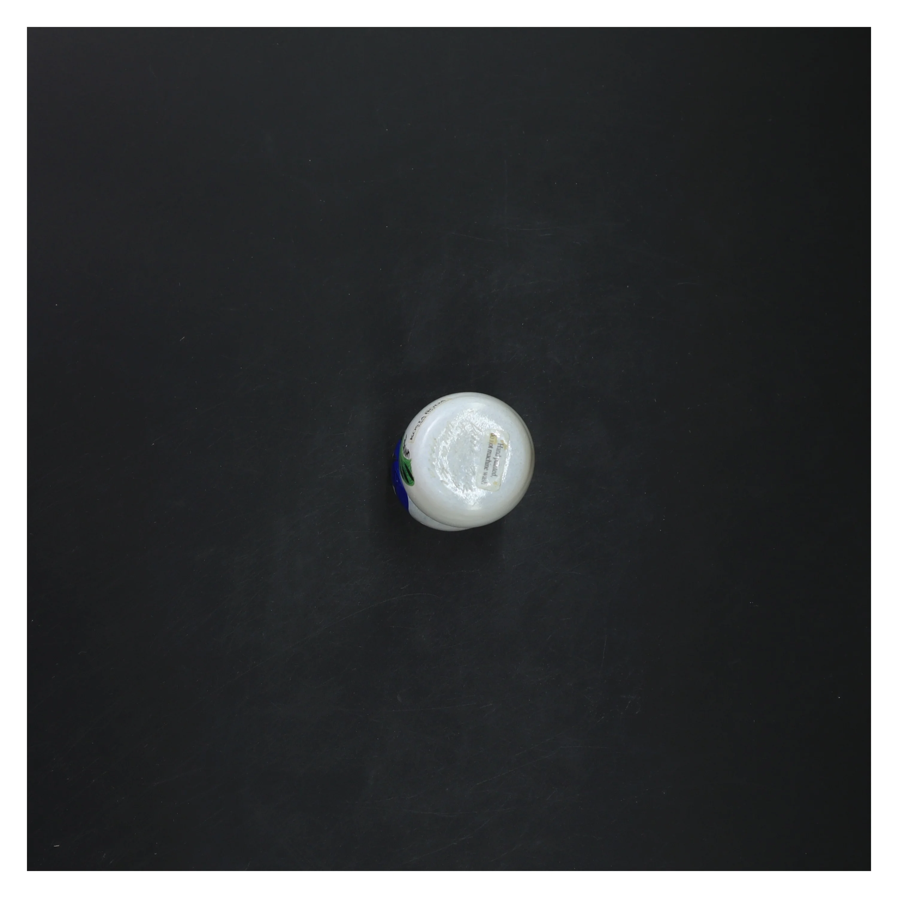 Kosta Boda vase med blomstermotiv (str. 12 cm) fra Kosta Boda