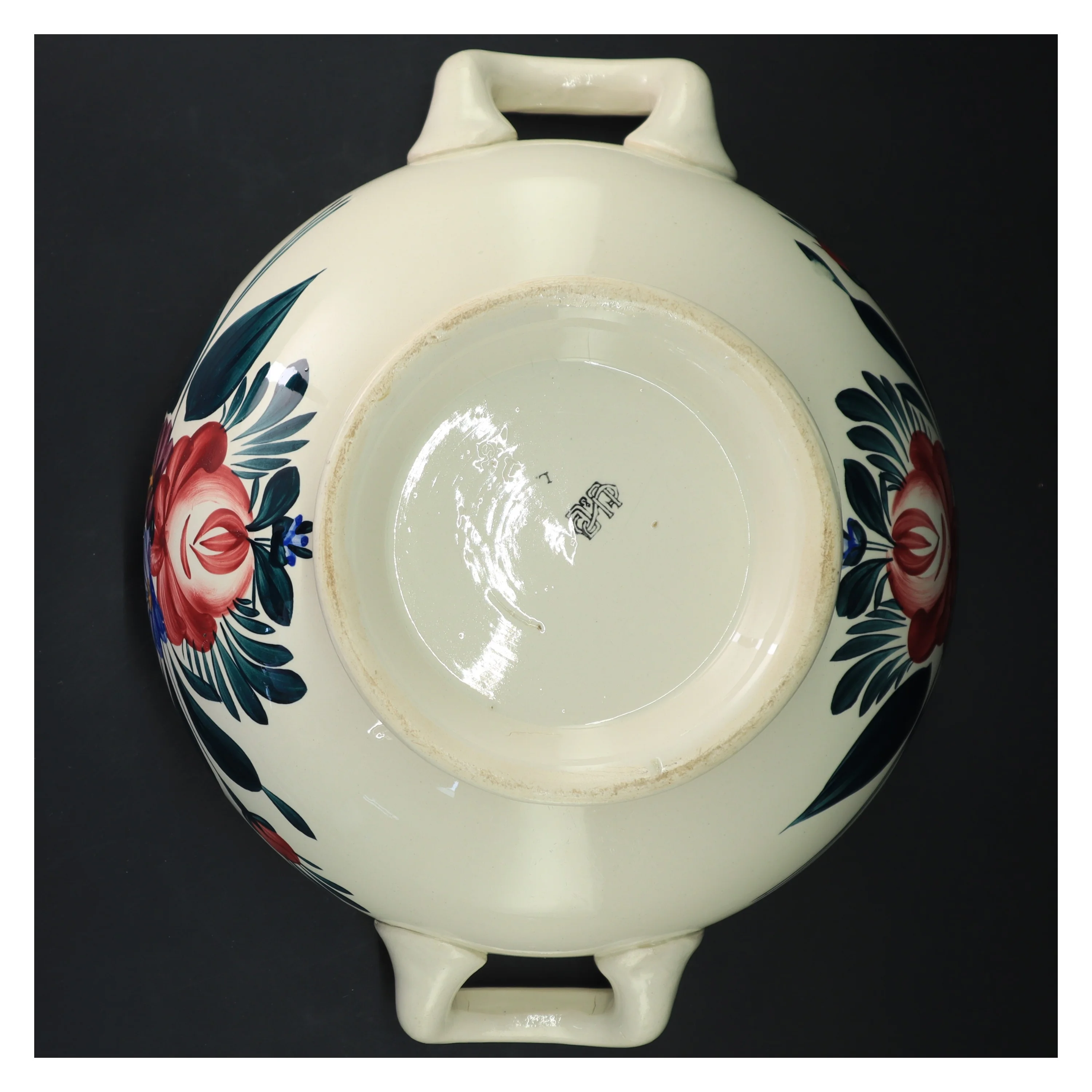 To keramikserveringer med låg fra U&C (str. ø 26 cm, og ø 22 cm cm)