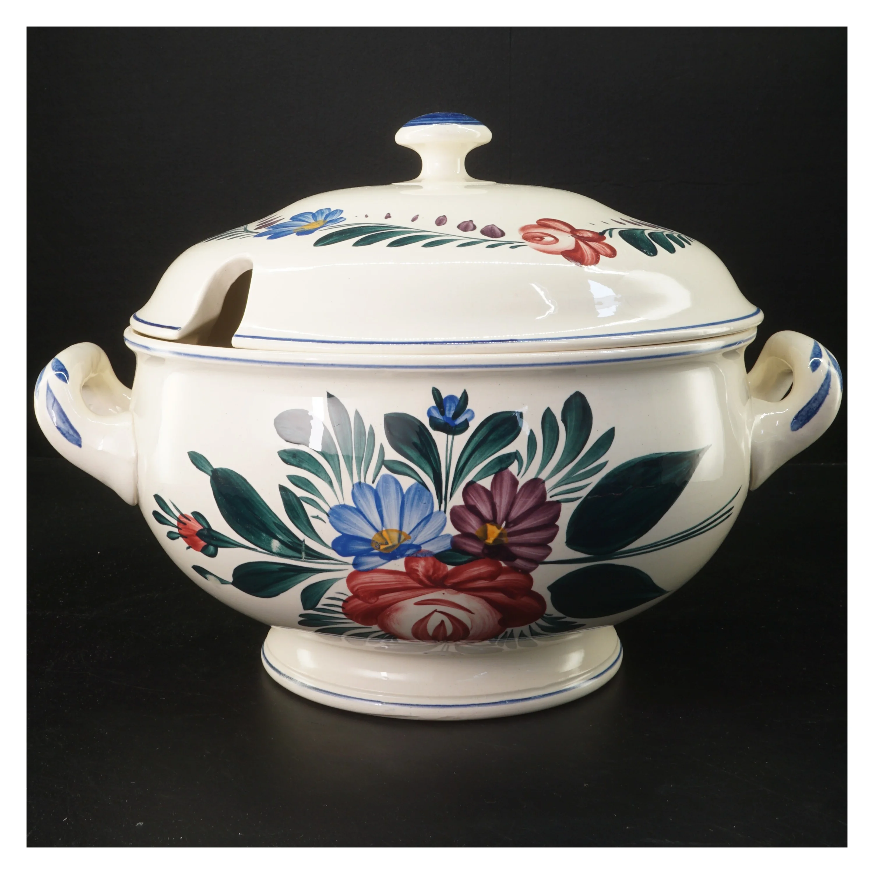 To keramikserveringer med låg fra U&C (str. ø 26 cm, og ø 22 cm cm)