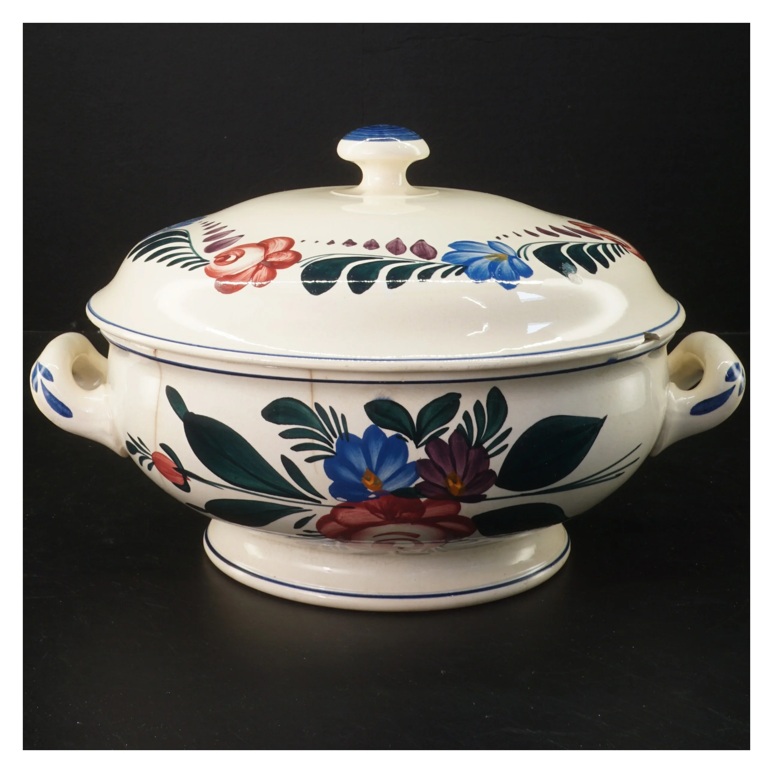 To keramikserveringer med låg fra U&C (str. ø 26 cm, og ø 22 cm cm)