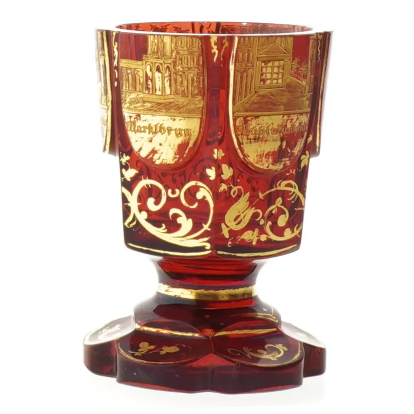 Rød krystalkop med gulddetaljer (str. 10 cm)