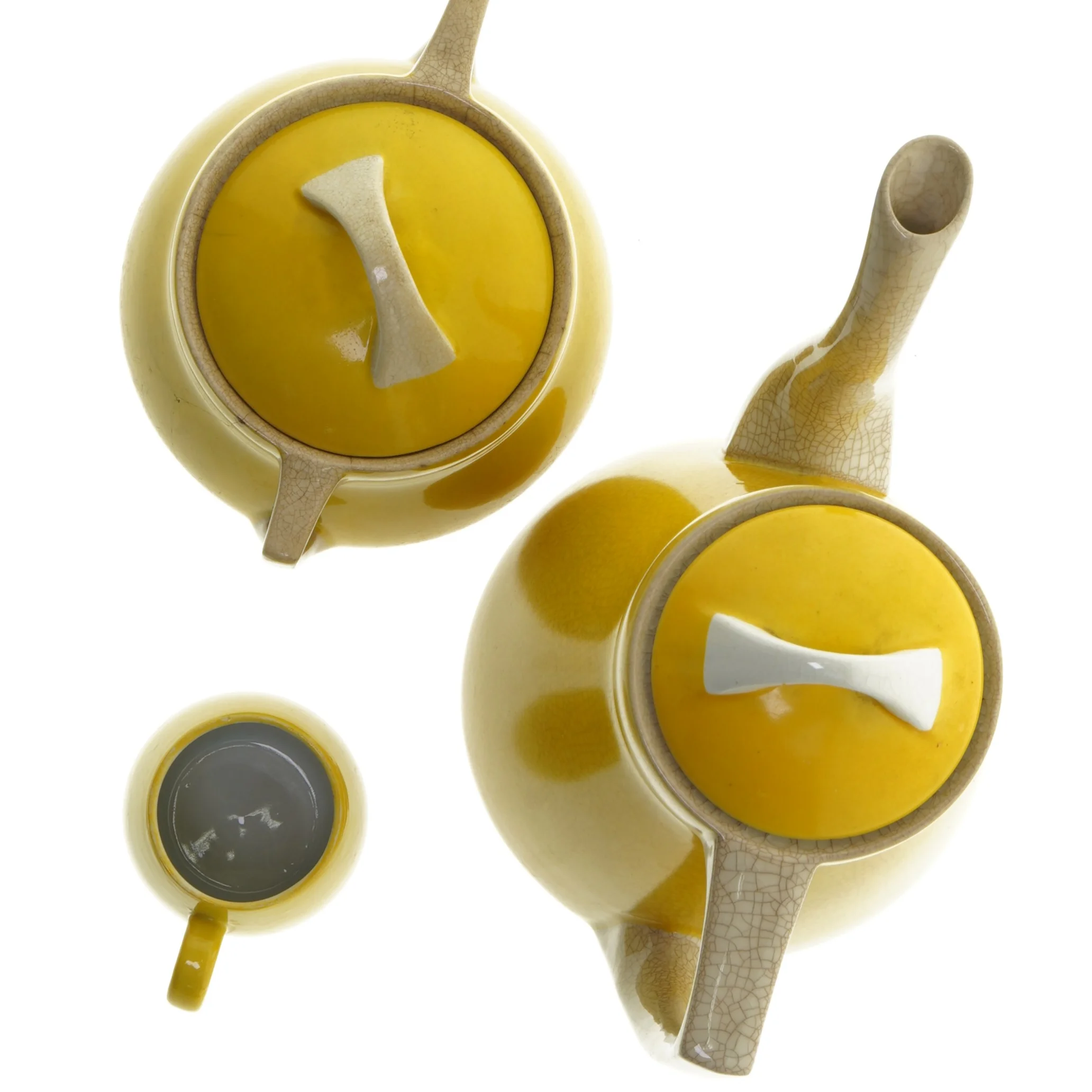 Gult kaffestel i keramik (str. 22, ø 12, 7 cm)