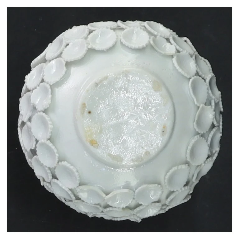 Hvid dekorativ flaske med låg (str. 12 cm)