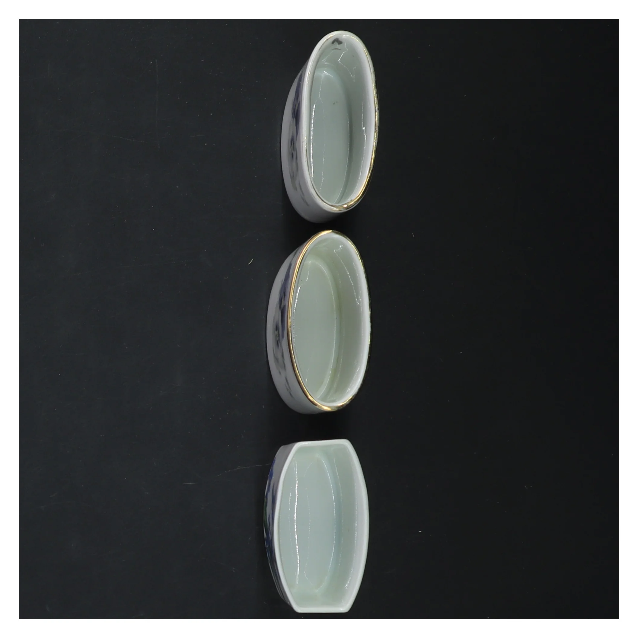 Små porcelænsvaser med blomsterdekoration fra Bavaria (str. 6x6 cm)