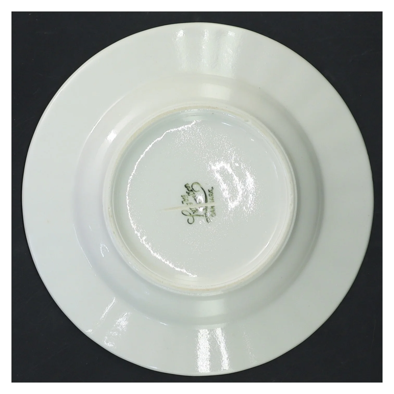 Hvid porcelænstallerken fra Lyngby Porcellæn (str. Ø 15 cm)