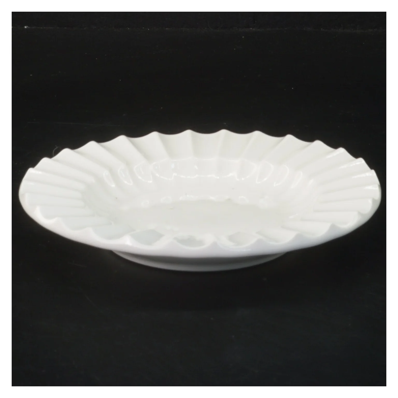 Hvid porcelænstallerken fra Lyngby Porcellæn (str. Ø 15 cm)