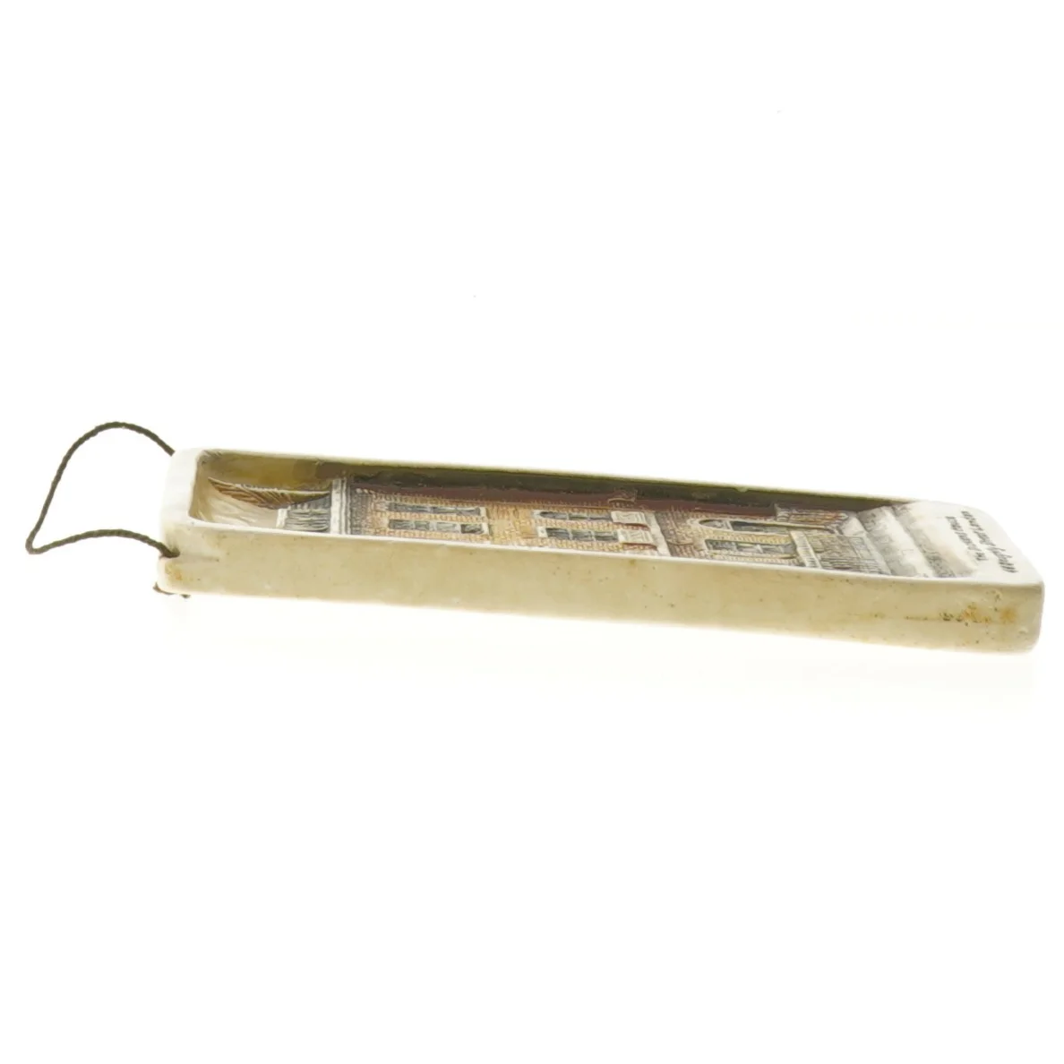 Dekorativ vægplade med Dickens hus (str. 14,5x8 cm)