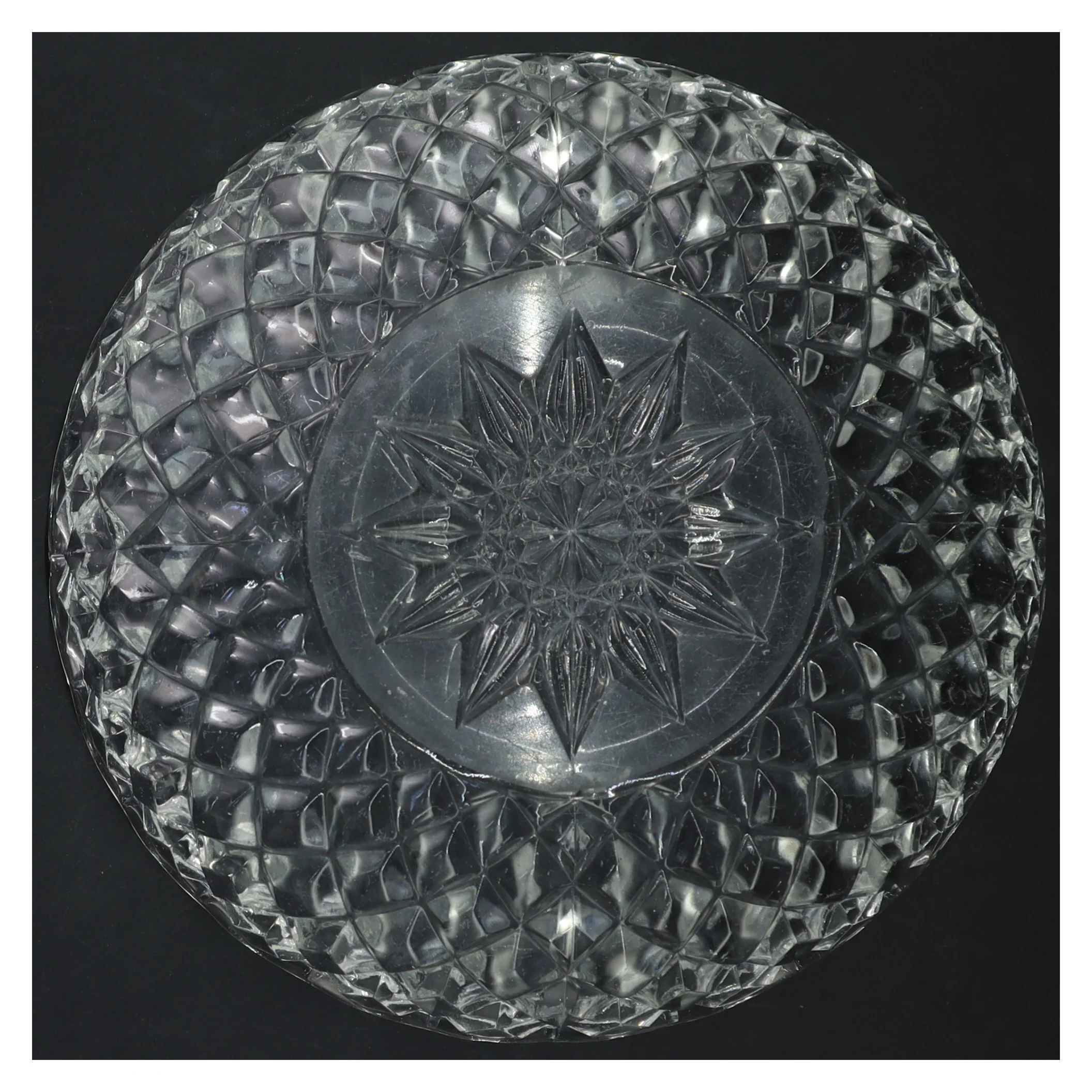 Glas skål med diamantmønster (str. Ø 22 cm)