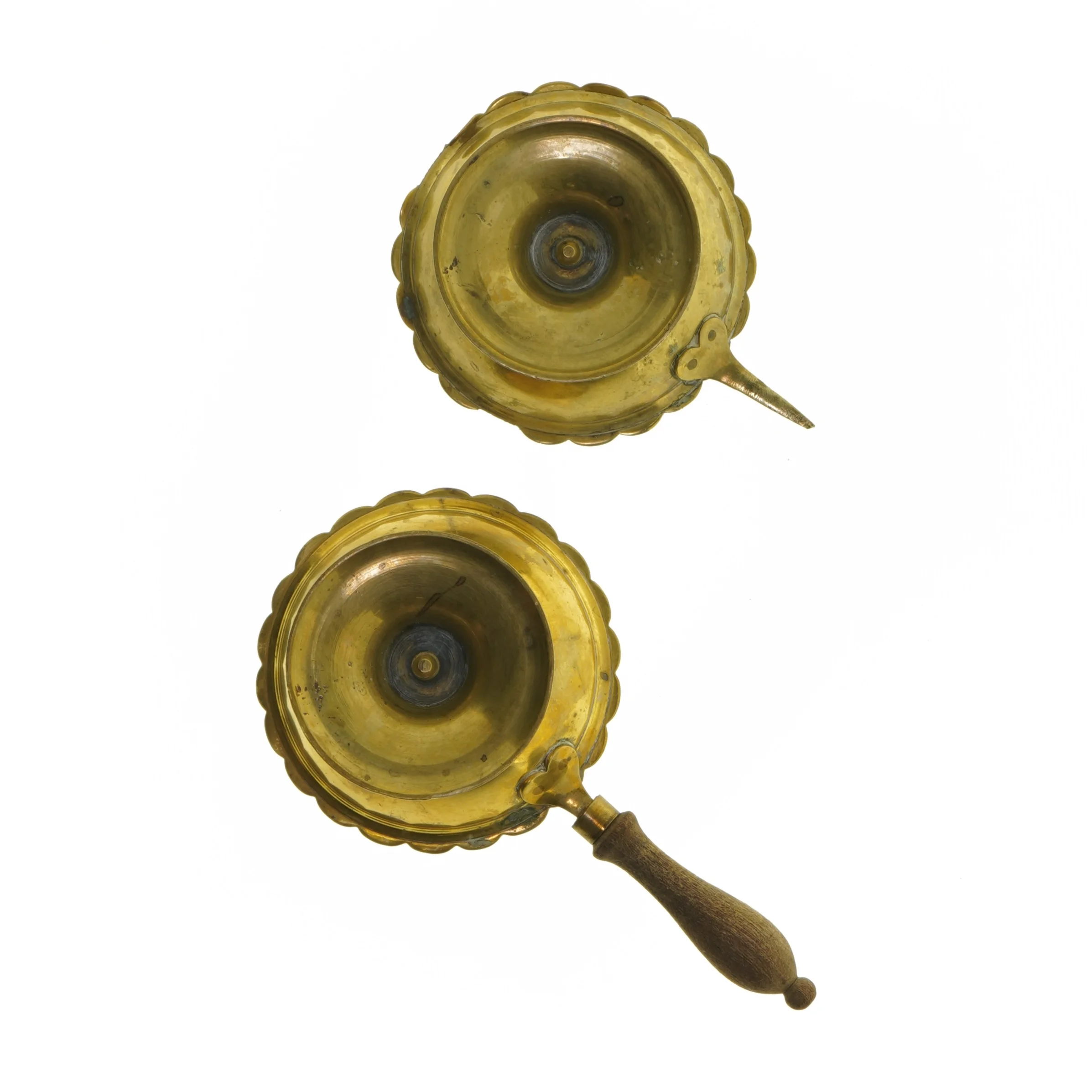 Messingskåle med håndtag (str. Ø 10x5,5 cm)