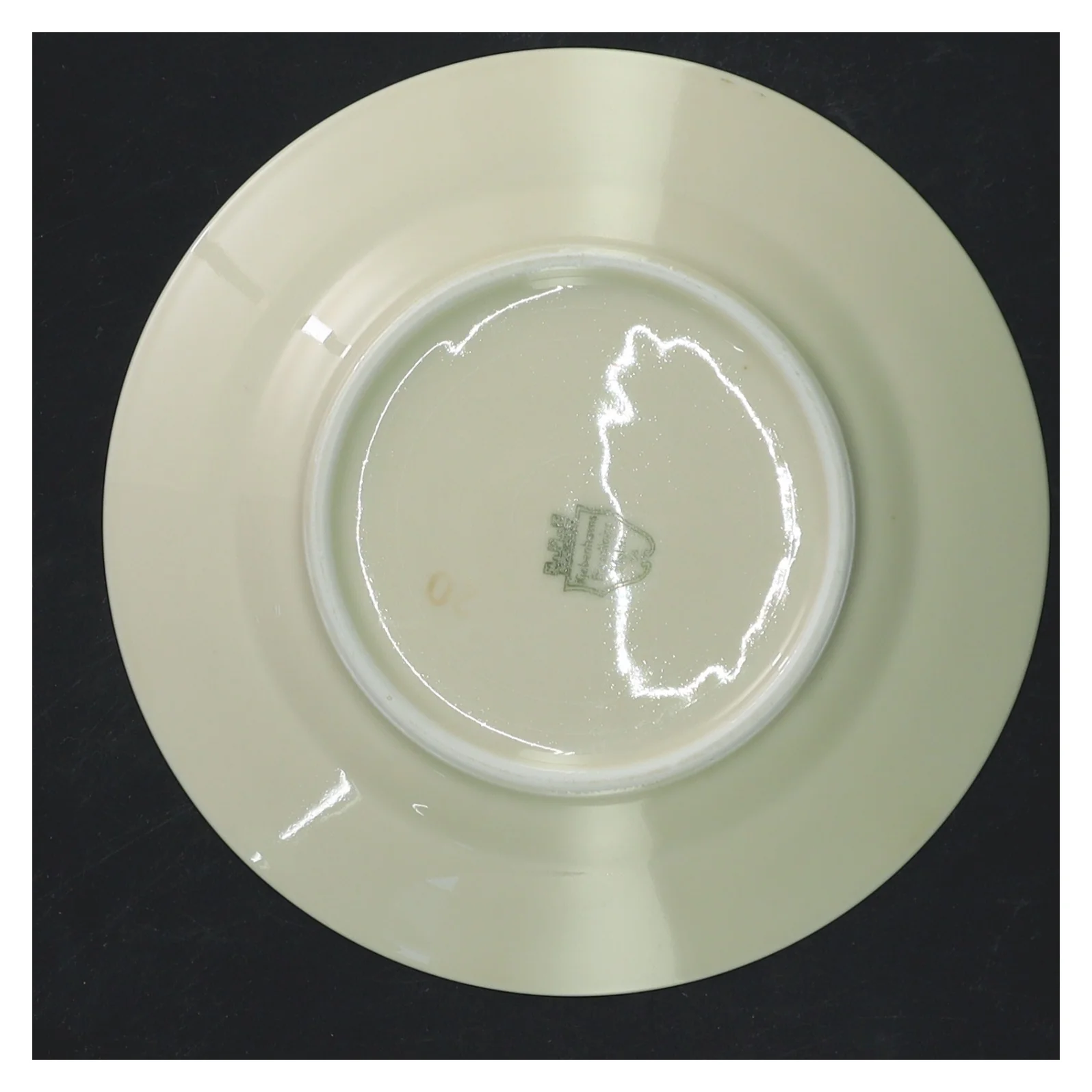 Sæt af 15 tallerkener med guldkant fra Københavns Porcellains Maleri (str. 15 styk, ø 16 cm)