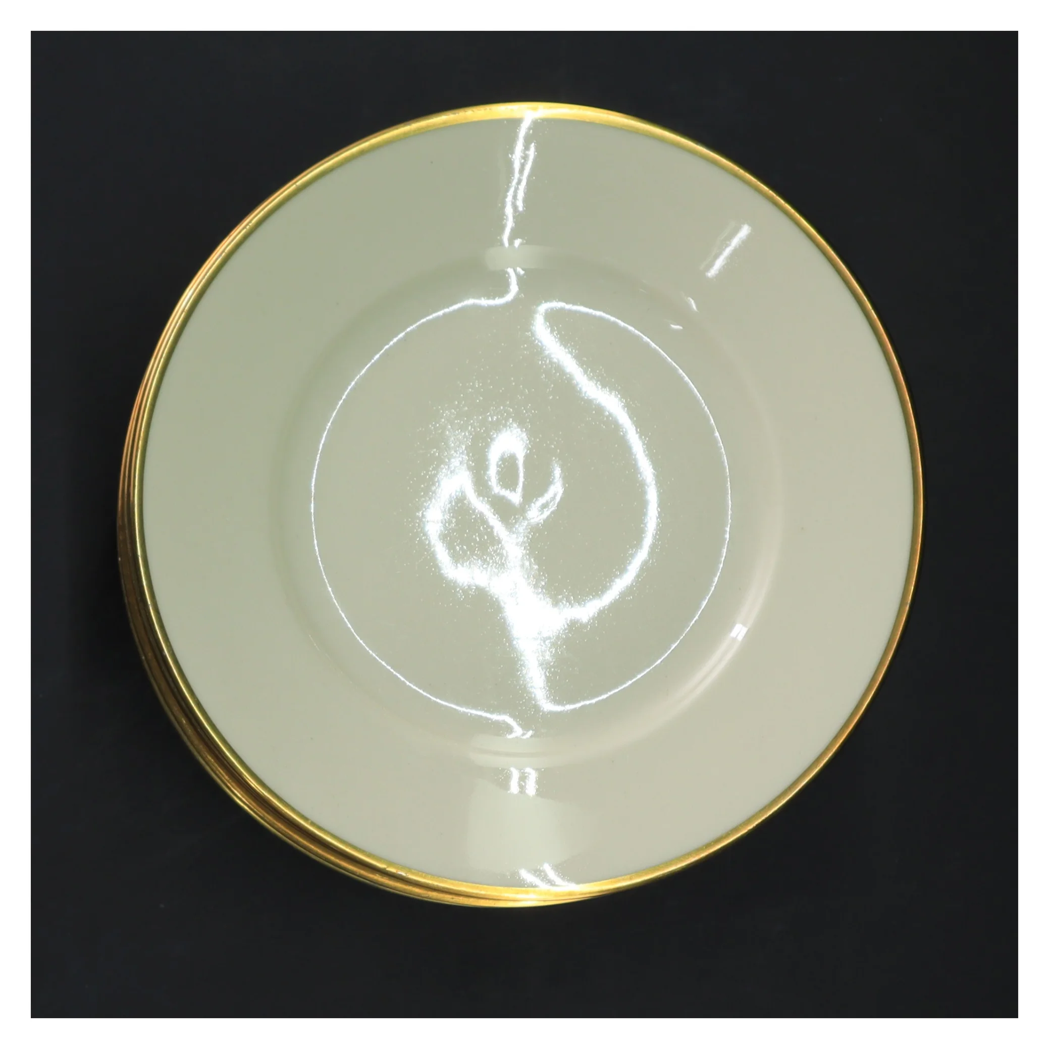 Sæt af 15 tallerkener med guldkant fra Københavns Porcellains Maleri (str. 15 styk, ø 16 cm)