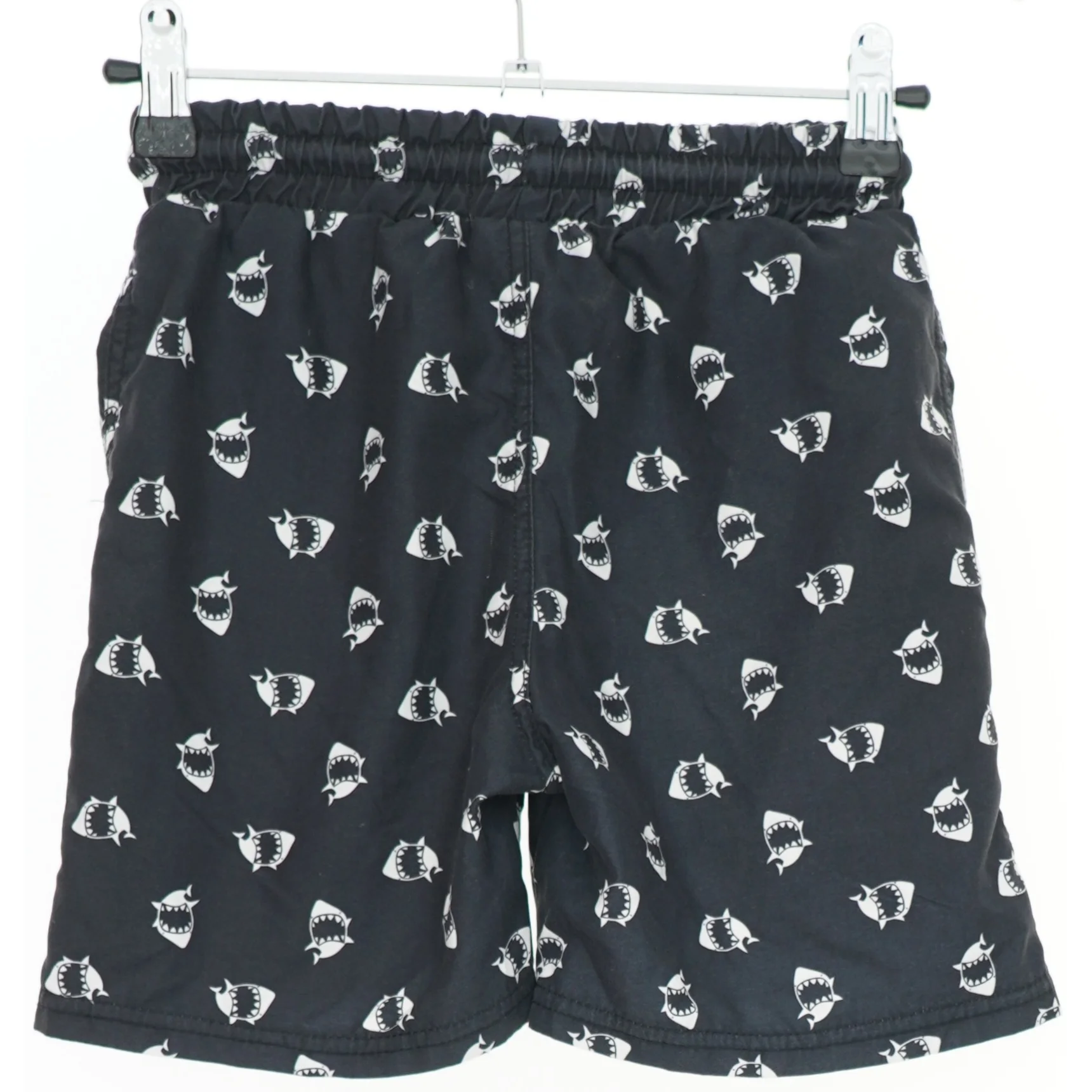 Børne badebukser med hajdesign fra VRS (str. 116)