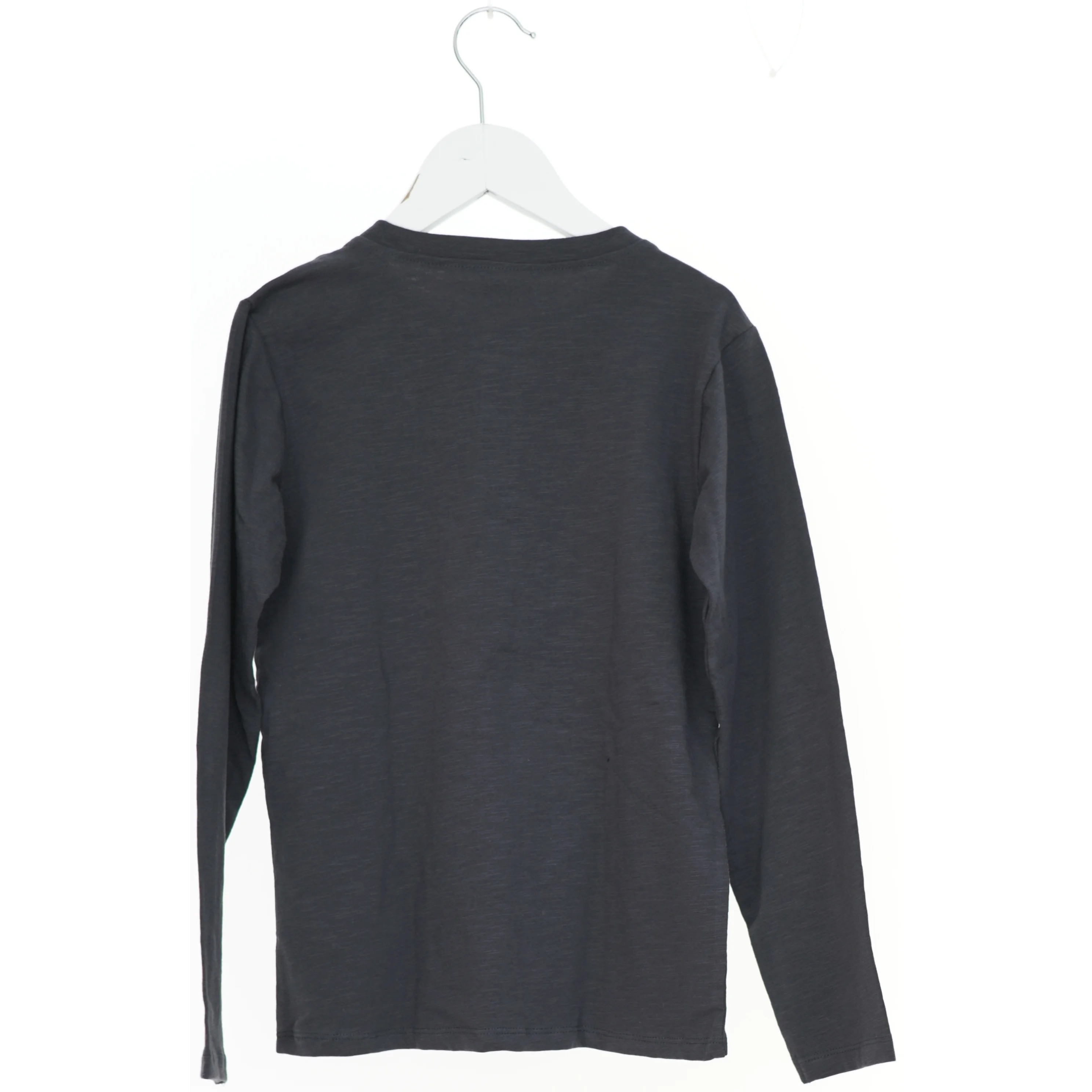 Langærmet bluse med knapper fra Friends (str. 134)