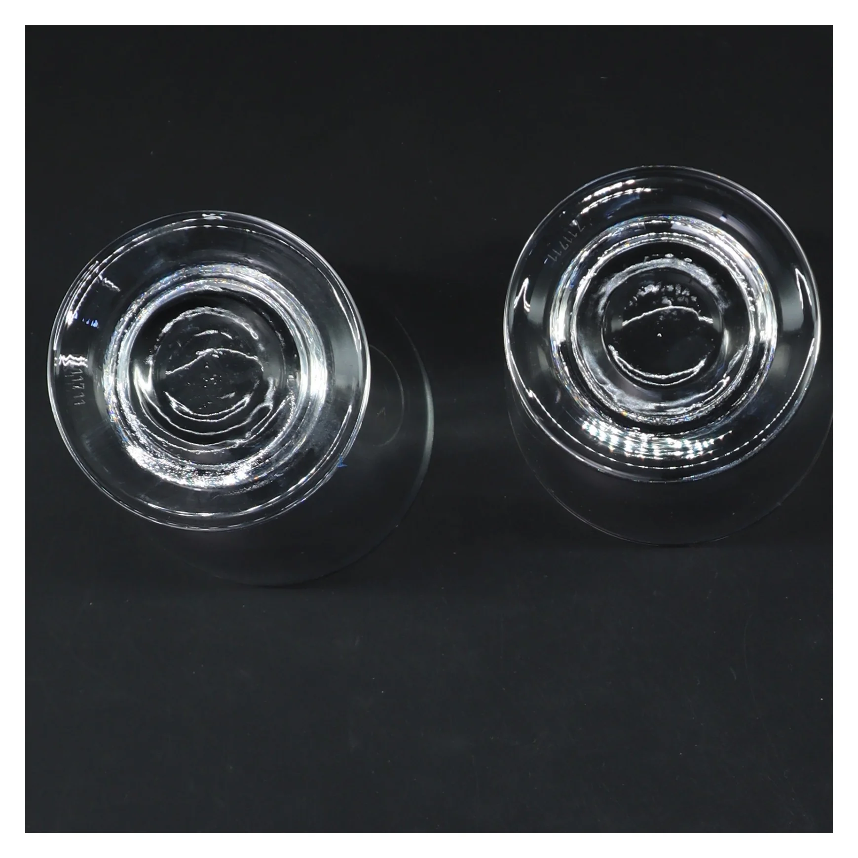 To glas (str. 2 styk. ø. 7,5 cm. længde. 11,5 cm)