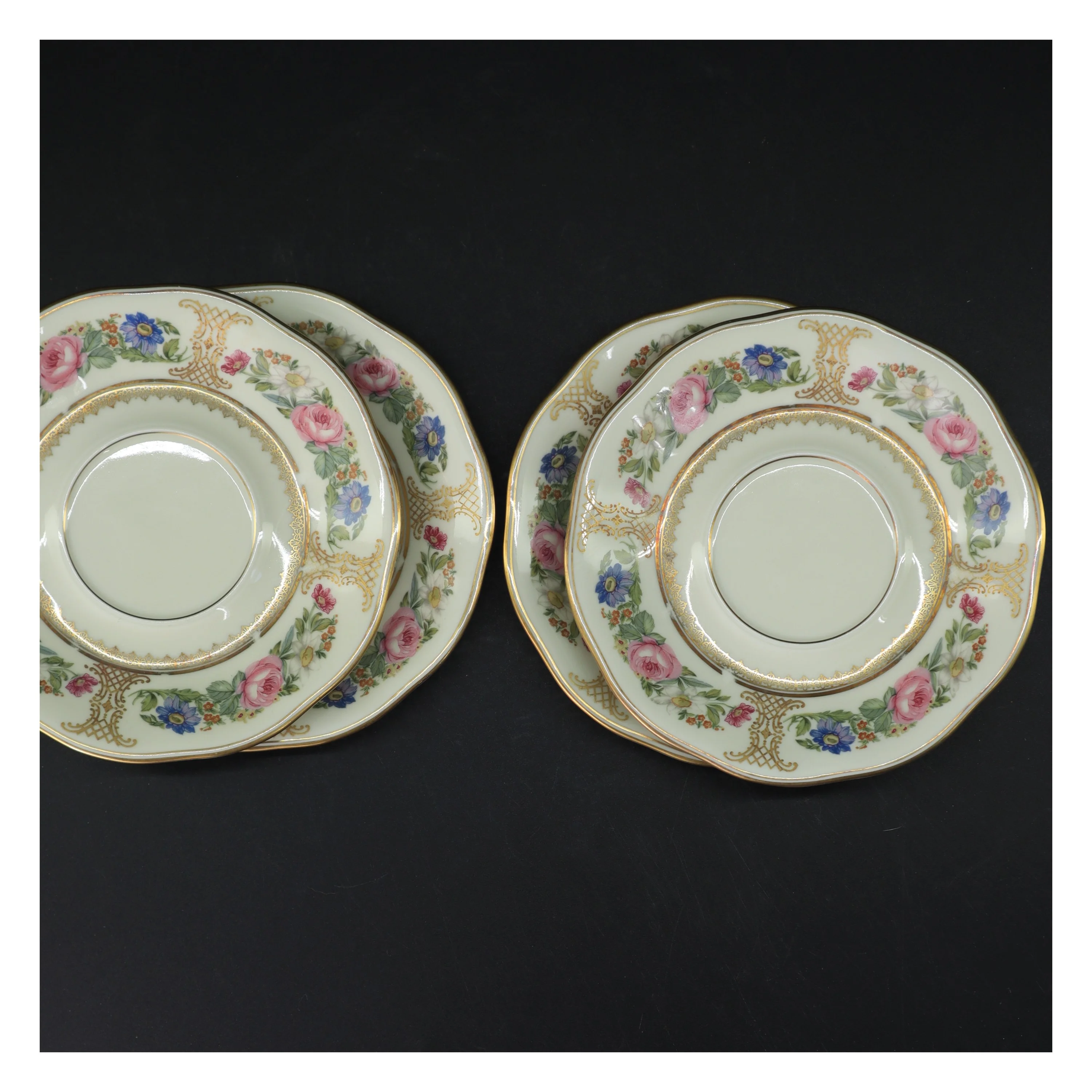 Porcelænstallerkener med blomstermotiv fra Pirken Hammer (str. Ø. 19 cm)