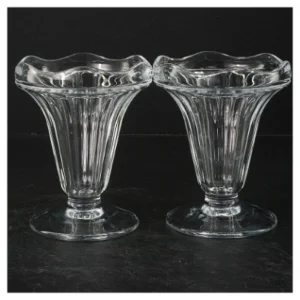 Glas til isdessert (str. Ø. 11 cm. længde, 13,5 cm)