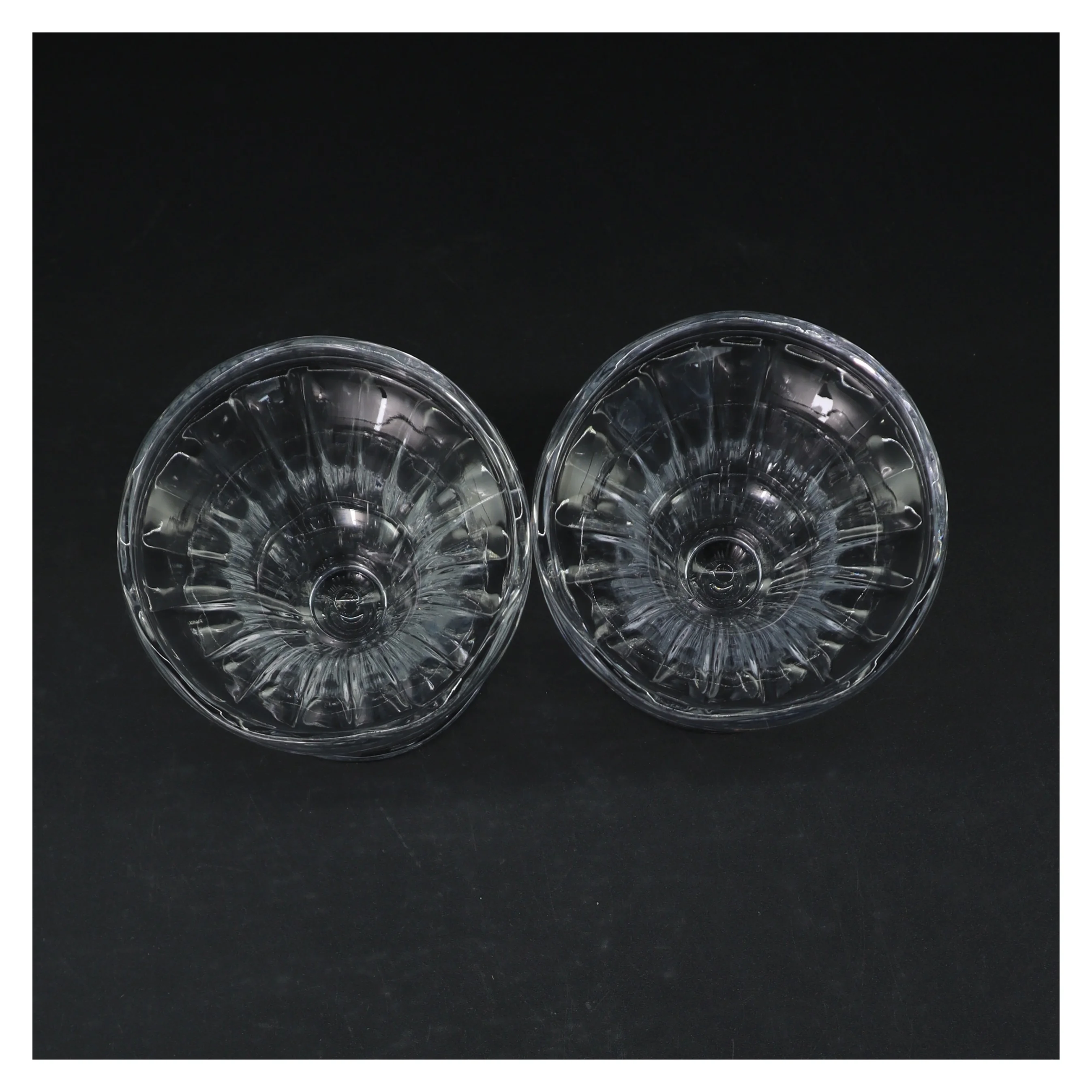 Glas til isdessert (str. Ø. 11 cm. længde, 13,5 cm)