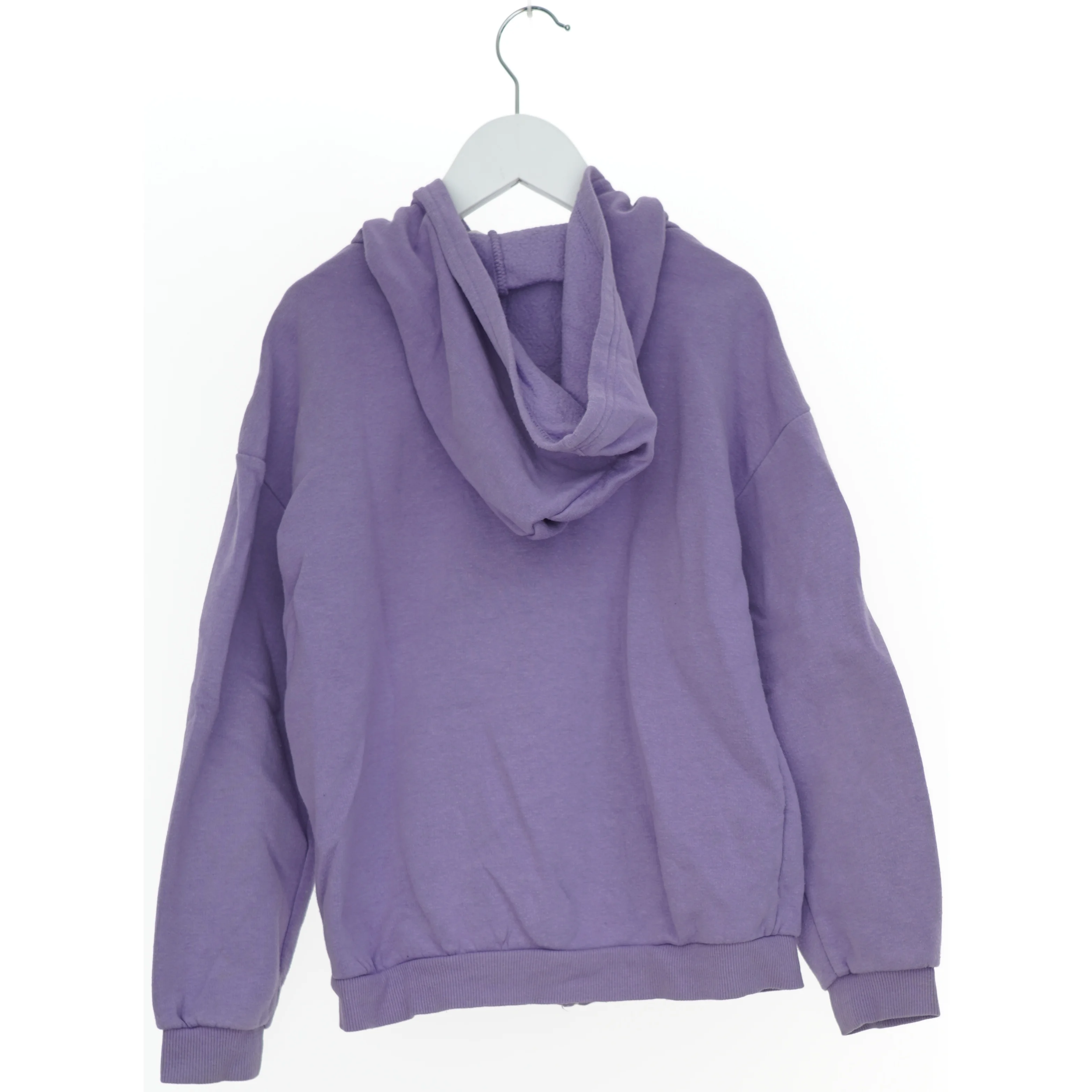 Lilla hættetrøje med lynlås fra H&M (str. 134)