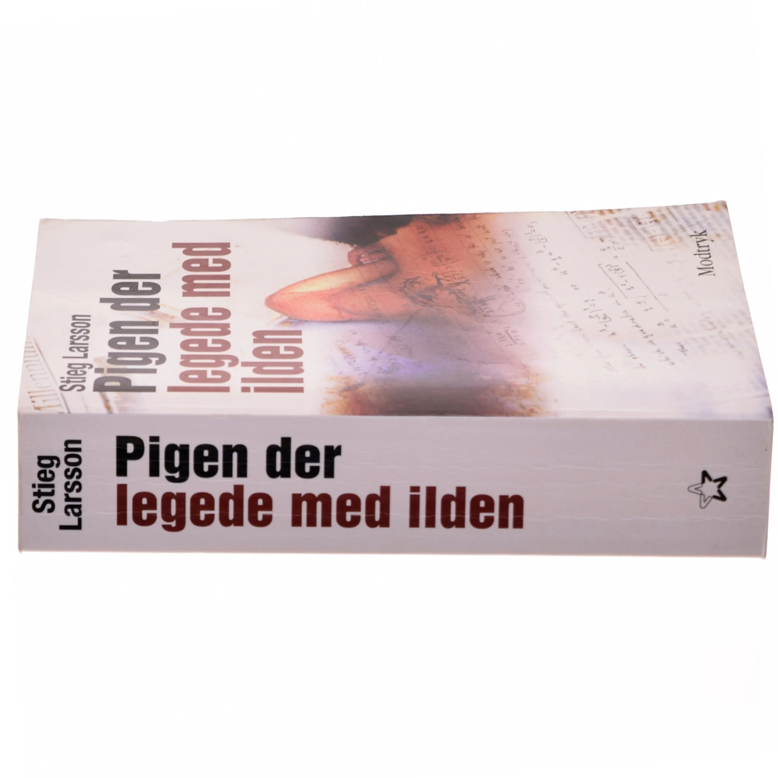 Pigen Der Legede Med Ilden (Millennium, 2. Bind) af Stieg Larsson (Bog)