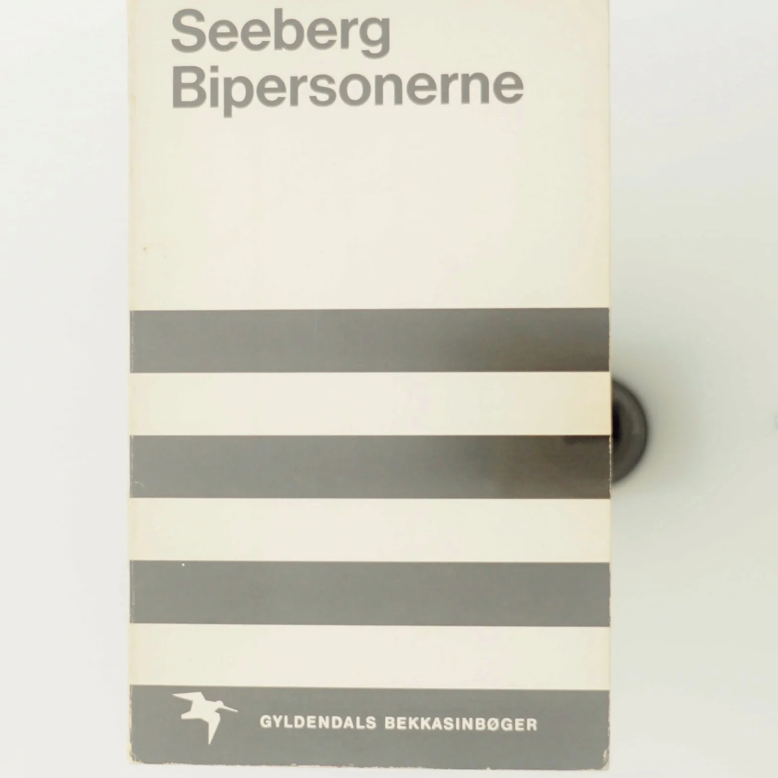 Bog: Bipersonerne af Peter Seeberg fra Gyldendal