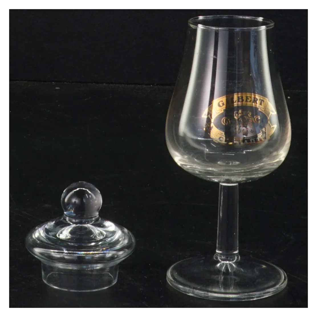 Vinglas med låg (str. 14 x 5,5 cm)