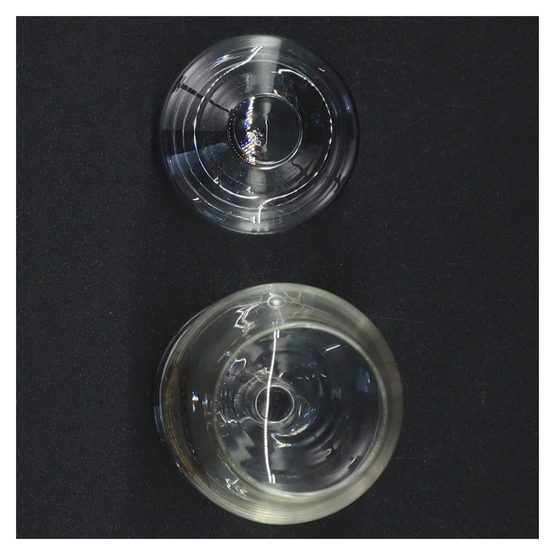 Vinglas med låg (str. 14 x 5,5 cm)