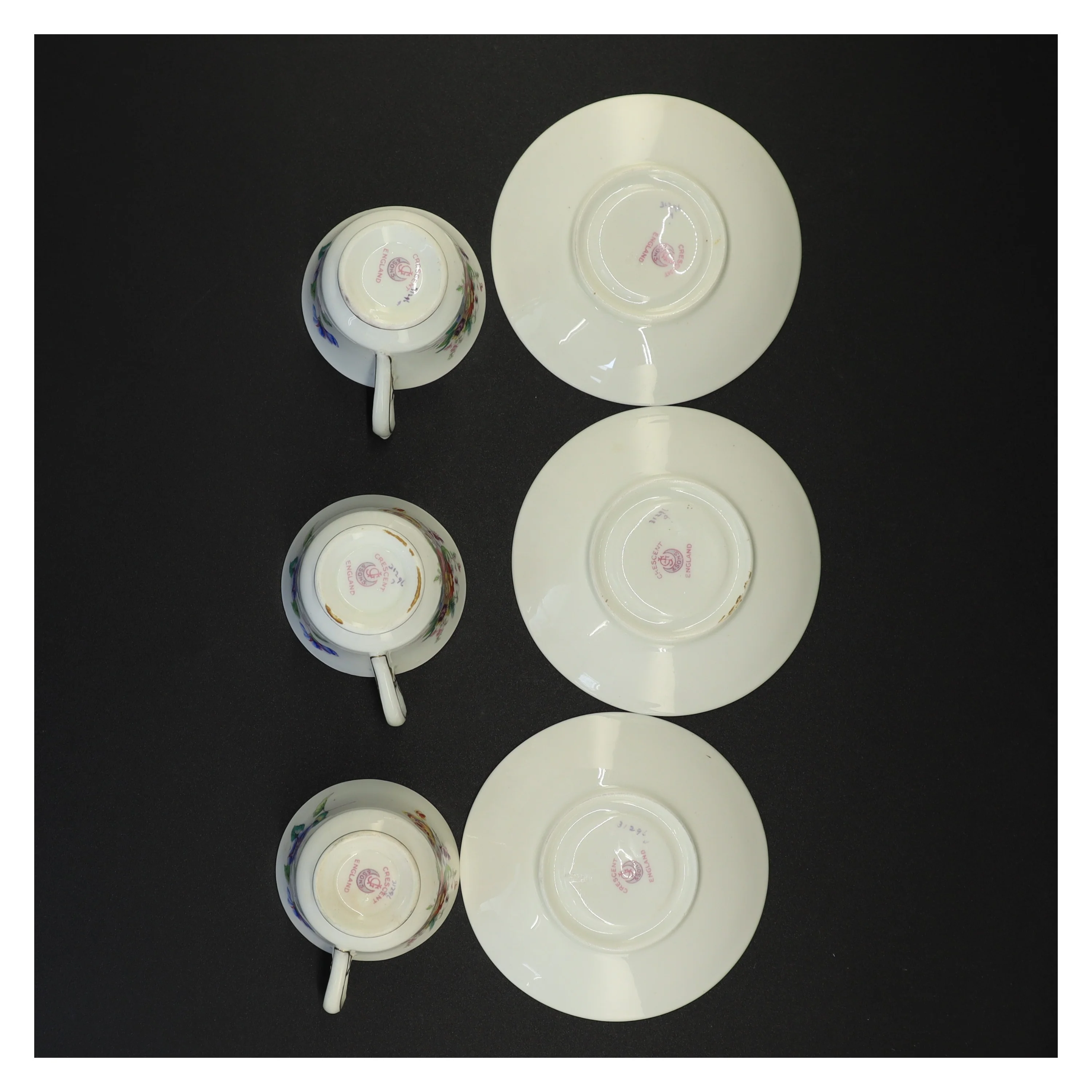 Porcelænskopper med underkopper fra Crescent (str. Diameter 11 cm kop 6 x 6 cm)