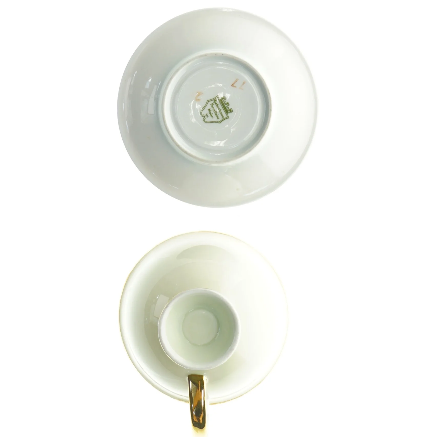 Porcelænskop med underkop fra Kjøbenshavn Porcellains Maleri (str. Kop 12 x 10 x 5,5 cm underkop 11,5 x 2 cm)