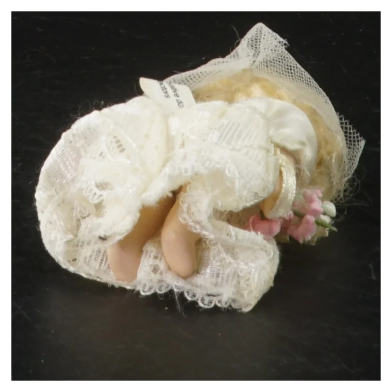 Vintage stofdukke i brudekjole