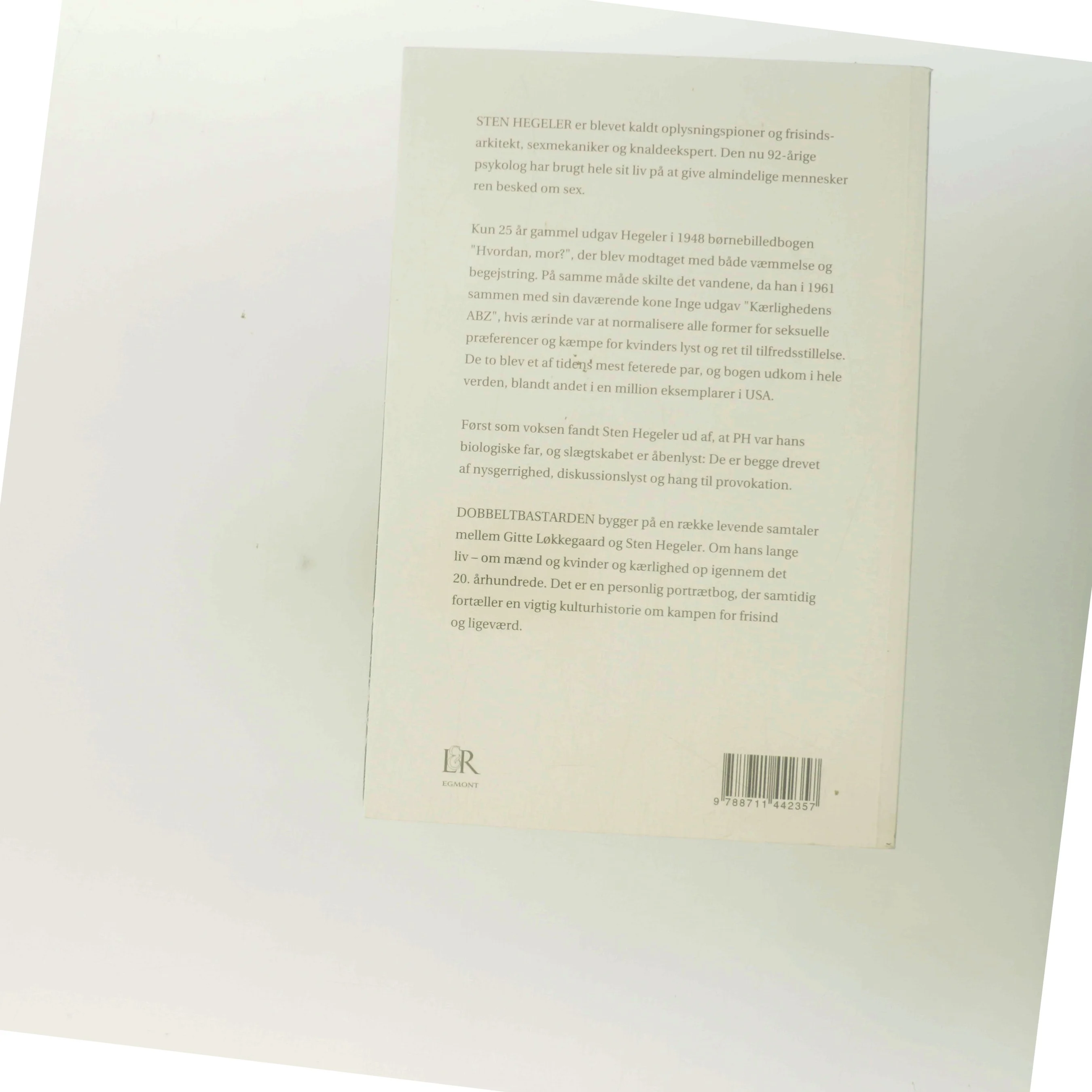 Sten Hegeler - dobbeltbastarden : erindringer af Gitte Løkkegaard (Bog)