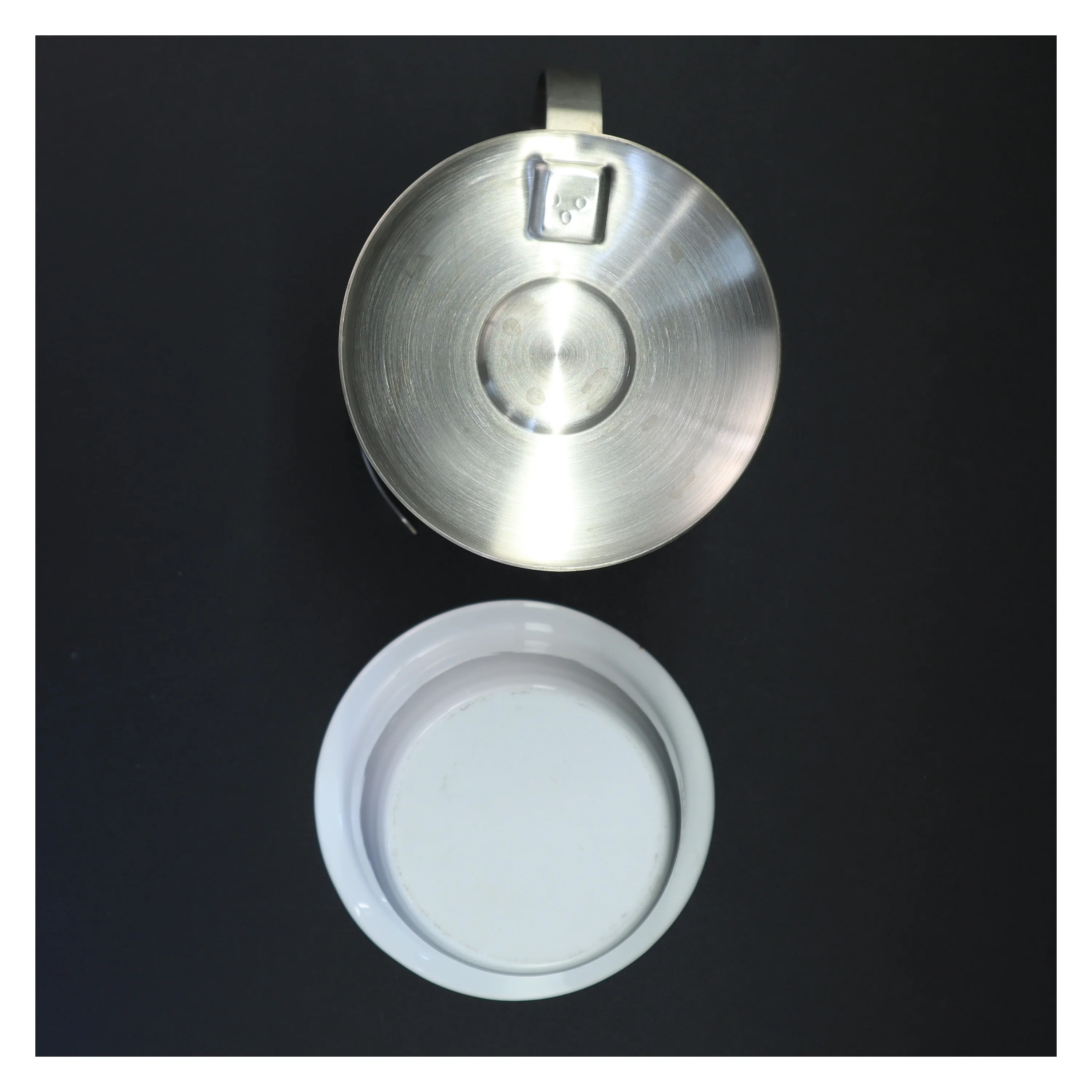 Kop med holder (str. 17 x 17 x 13,5 cm)