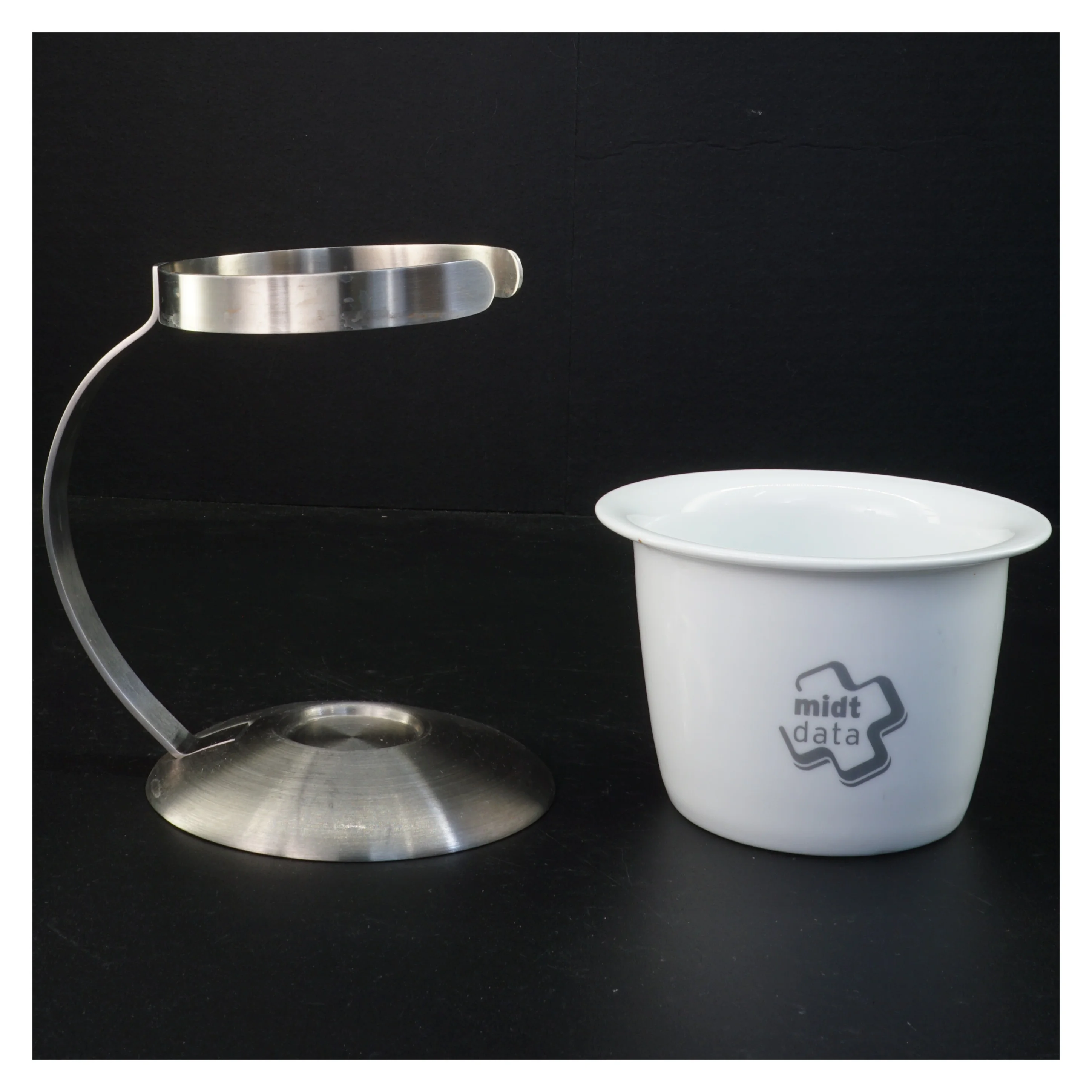 Kop med holder (str. 17 x 17 x 13,5 cm)